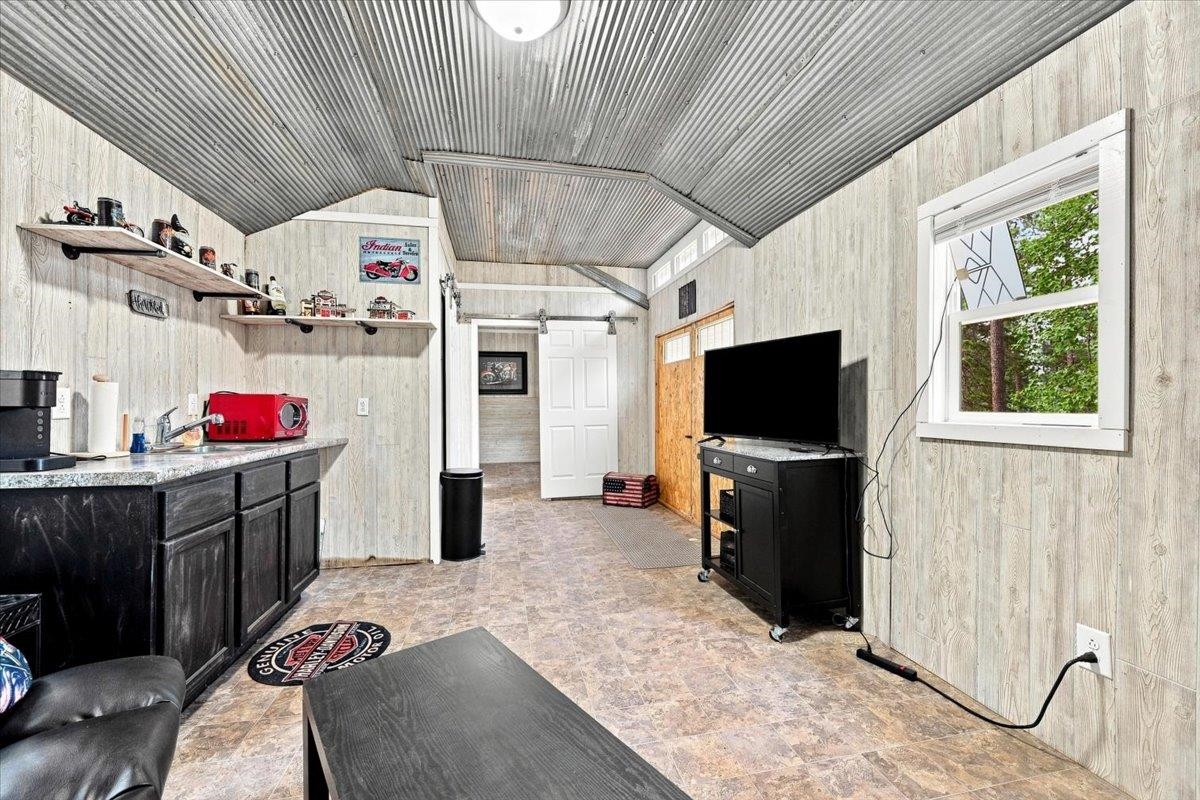 21351 Snowcat Road Property Photo 27
