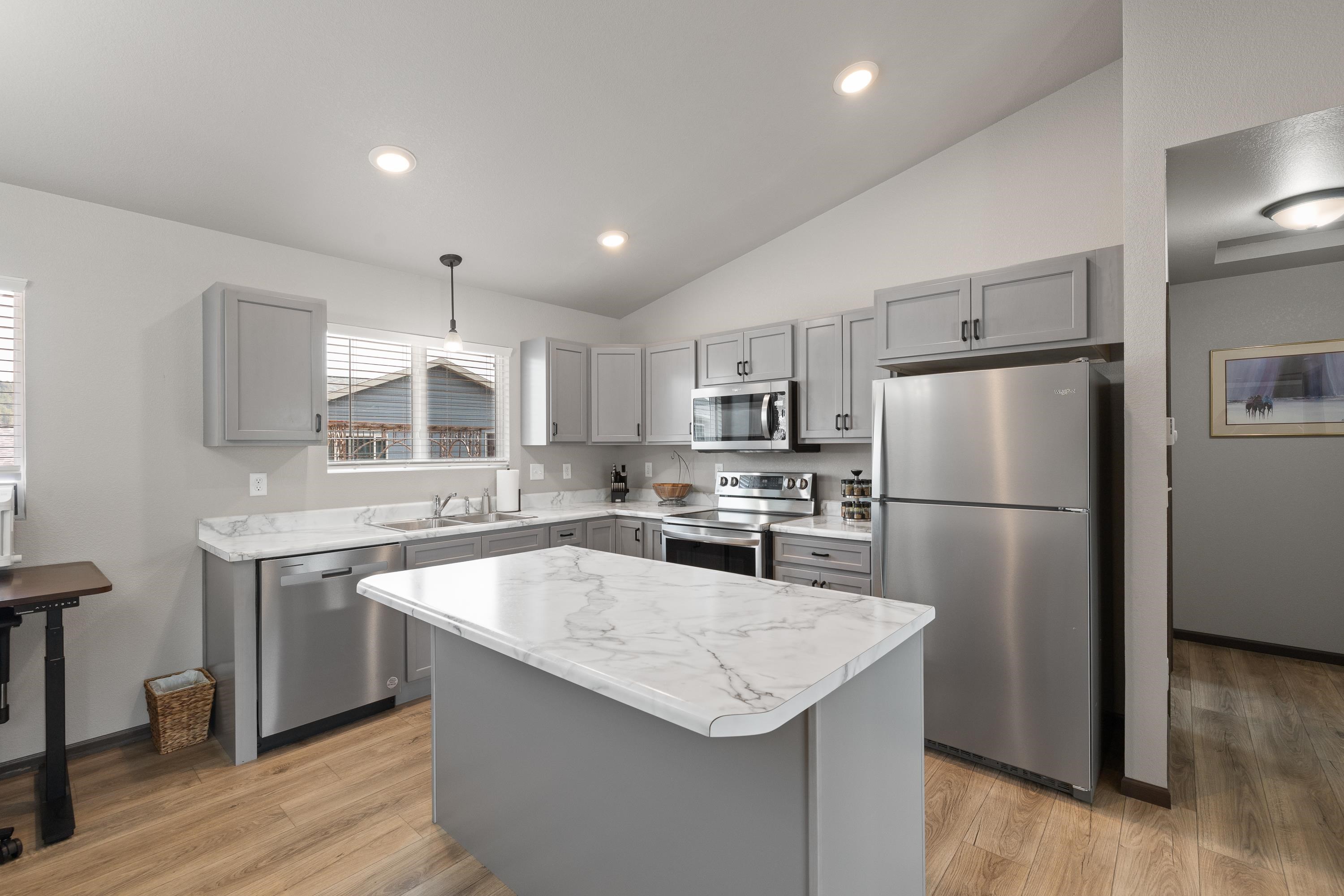 1048 Top O Hill Avenue Property Photo 4