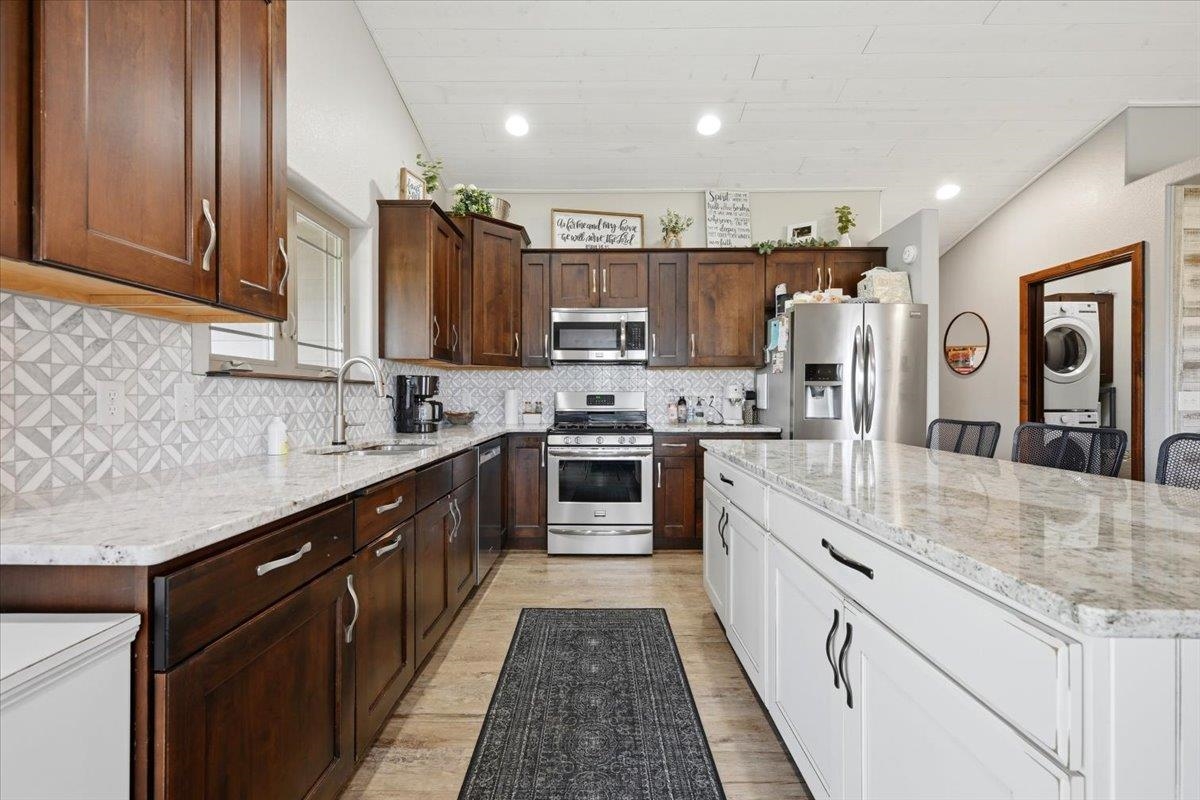 725 Maple Drive Property Photo 6