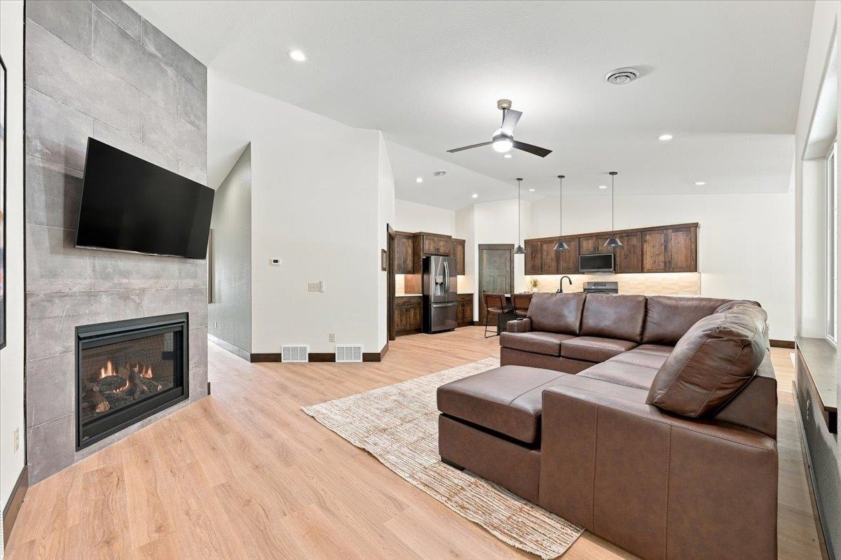 11267 Westwind Ct. Property Photo 4