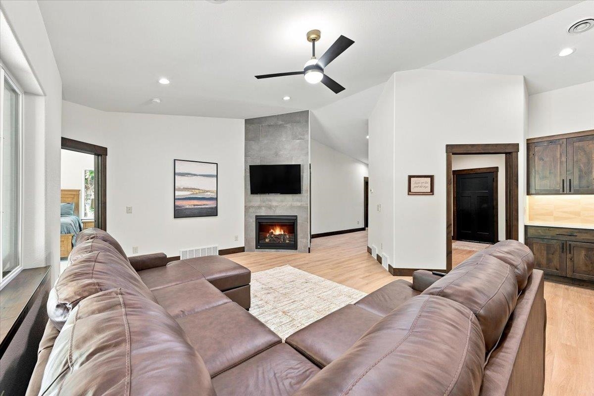 11267 Westwind Ct. Property Photo 5