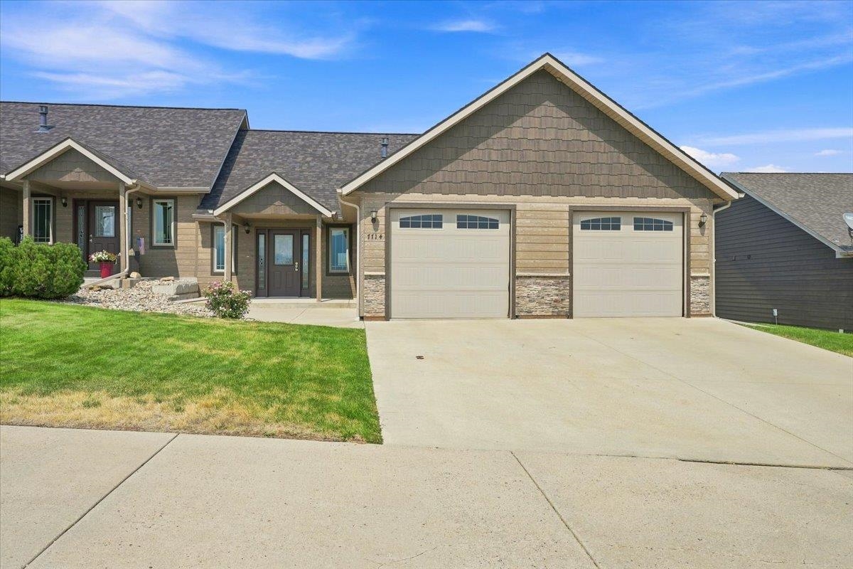 7714 Duke Parkway Property Photo 1