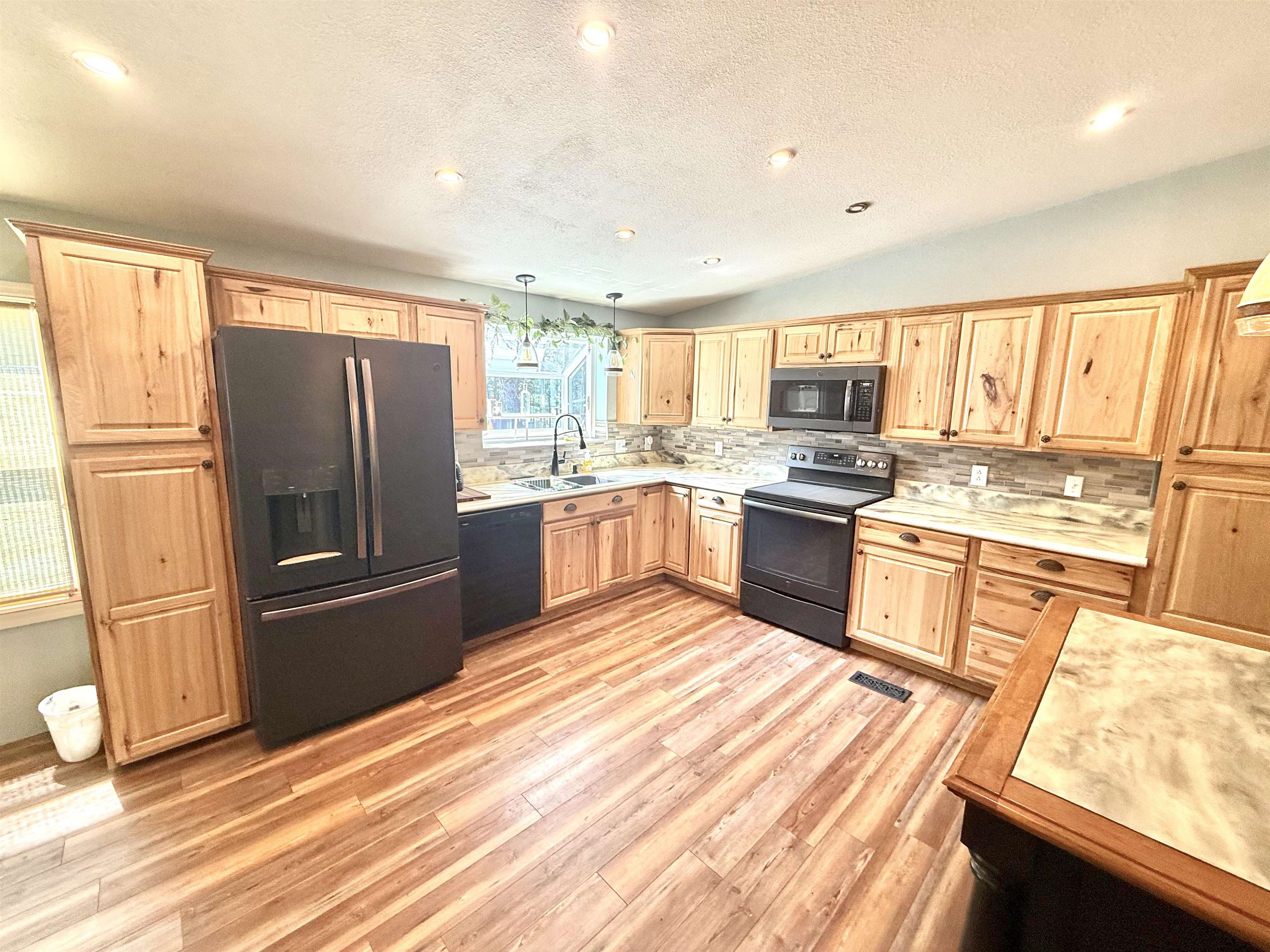 12237 Weaver Drive Property Photo 4