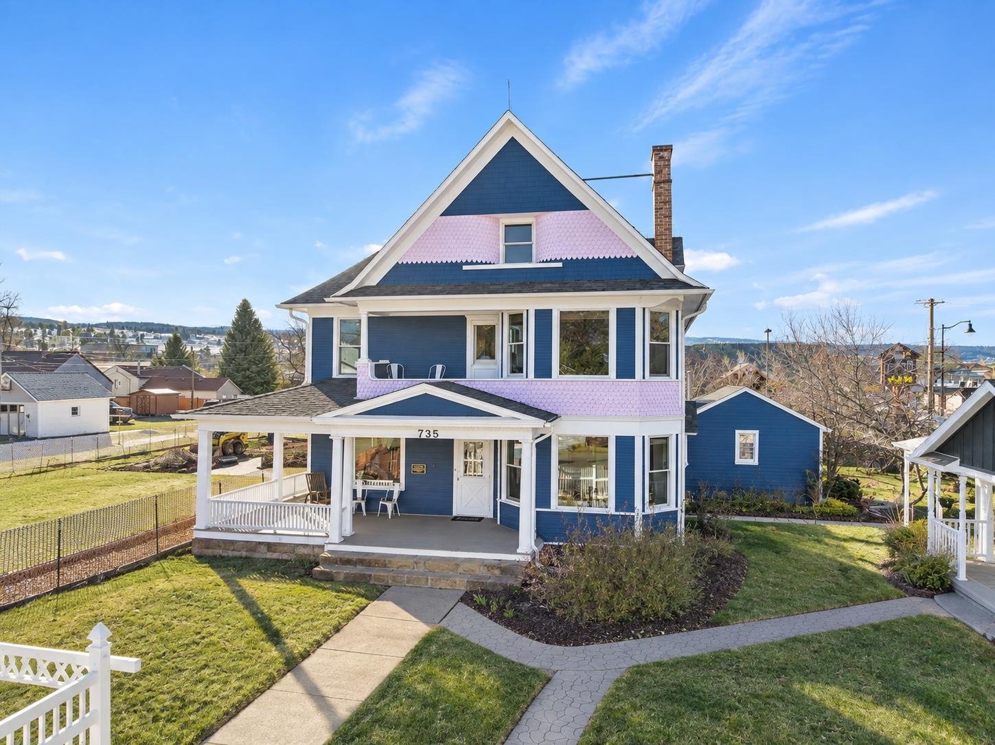 735 8th Street Property Photo 1