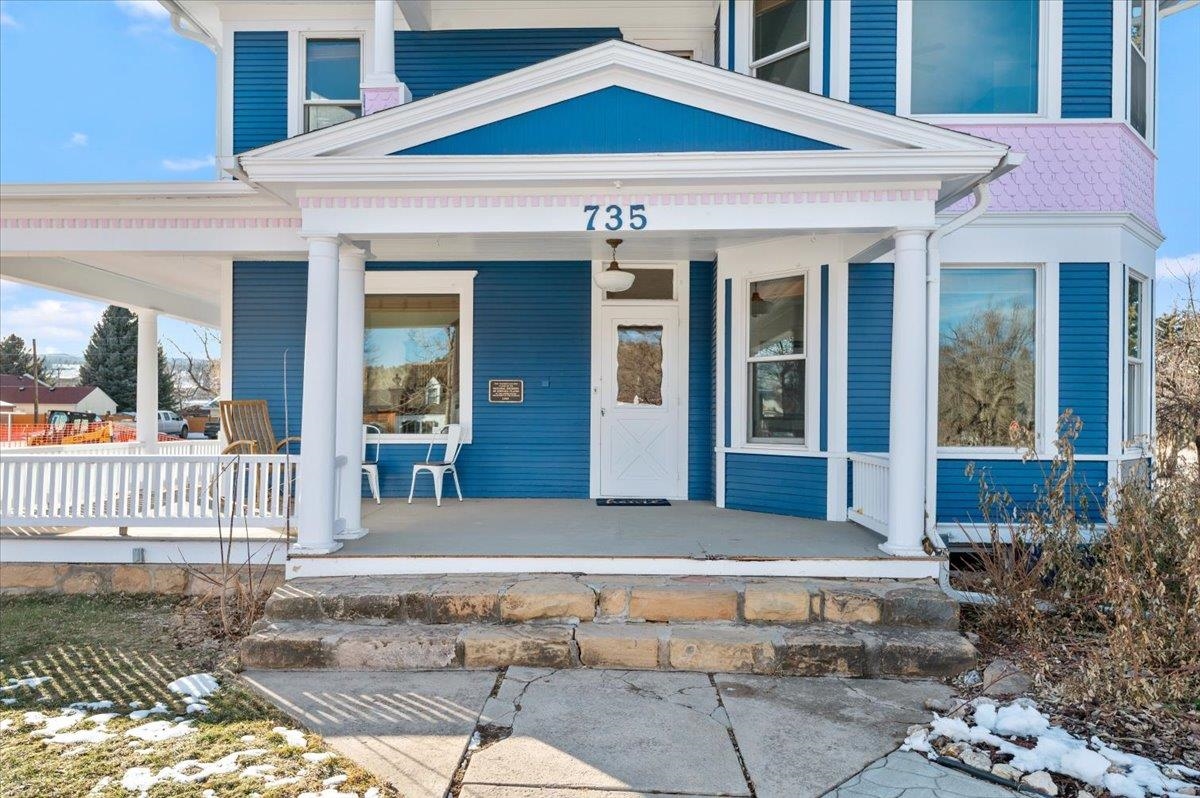 735 8th Street Property Photo 2