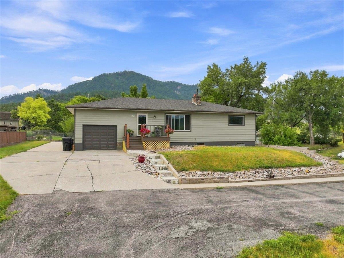 420 E Alden Street Property Photo 1