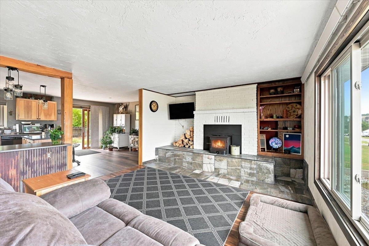 420 E Alden Street Property Photo 4