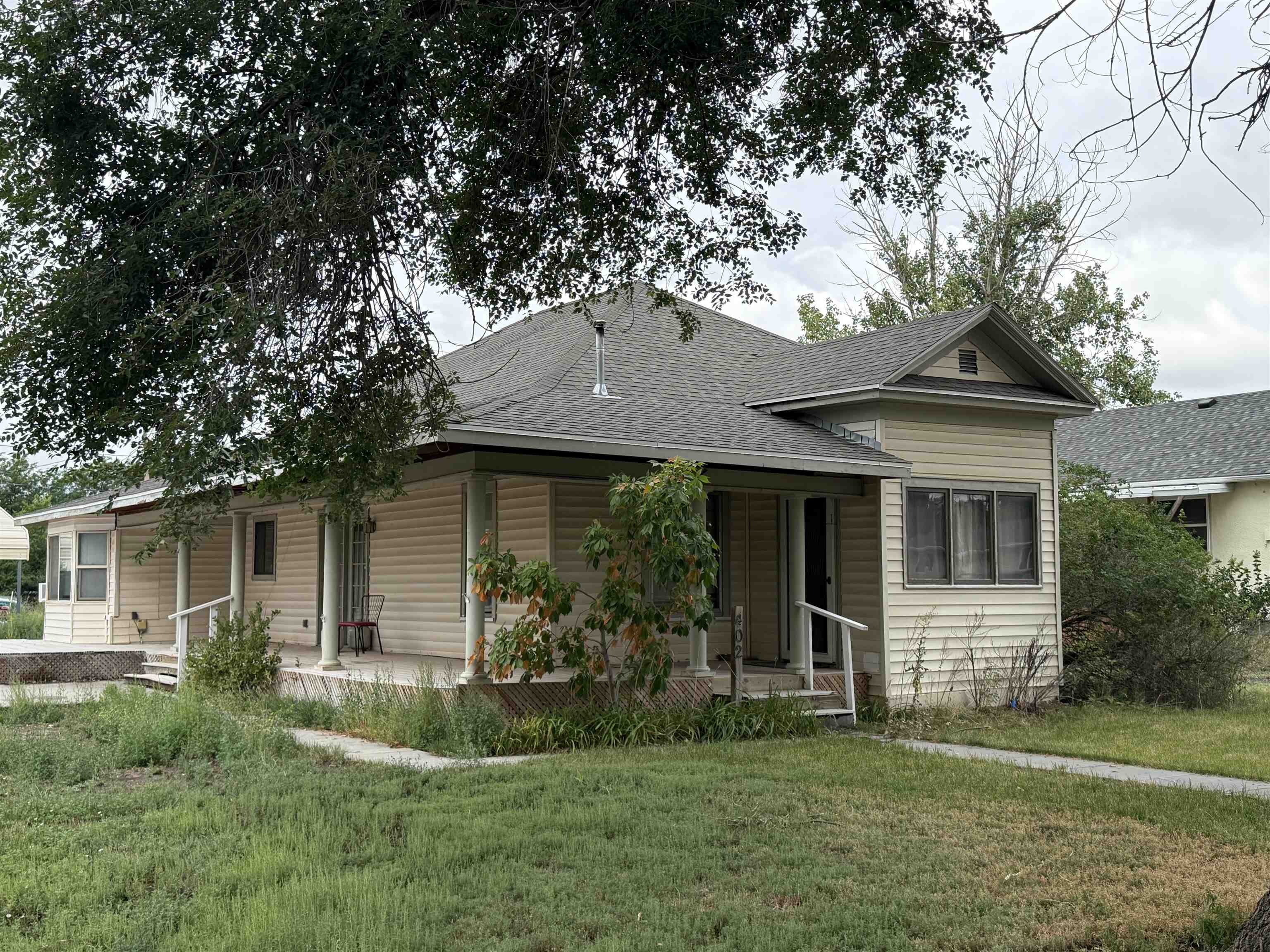 402 4th Avenue Property Photo 1