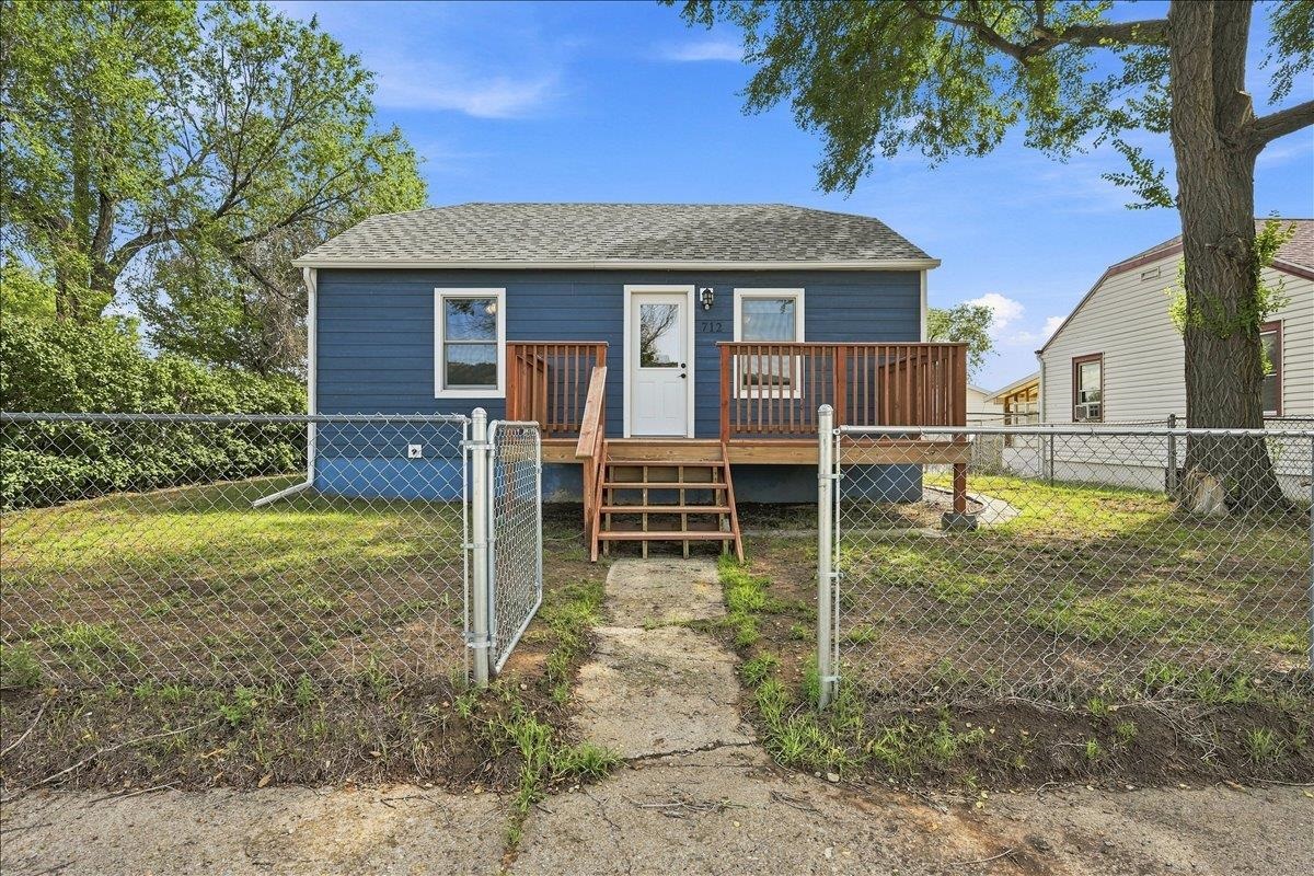 712 N West Boulevard Property Photo 1