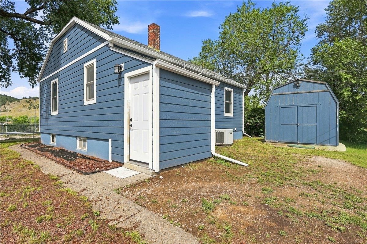 712 N West Boulevard Property Photo 3