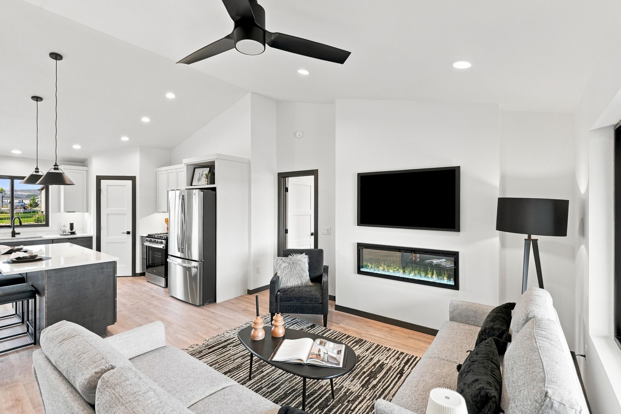 1823 Reserve Street Property Photo 4