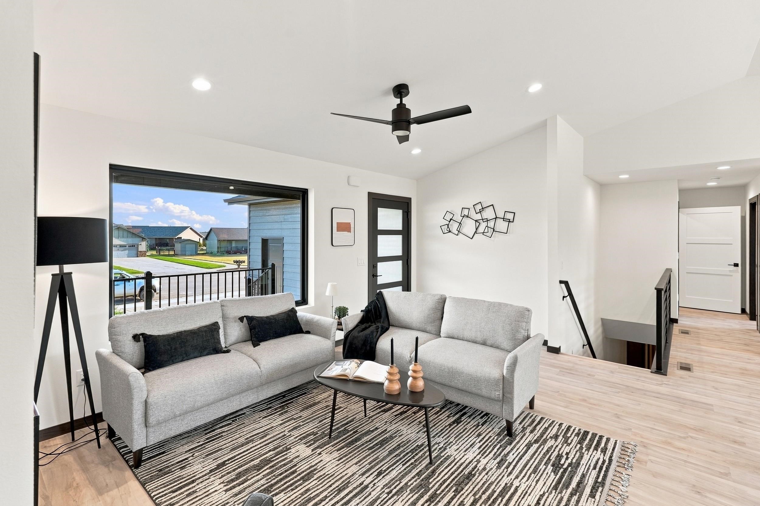 1823 Reserve Street Property Photo 6