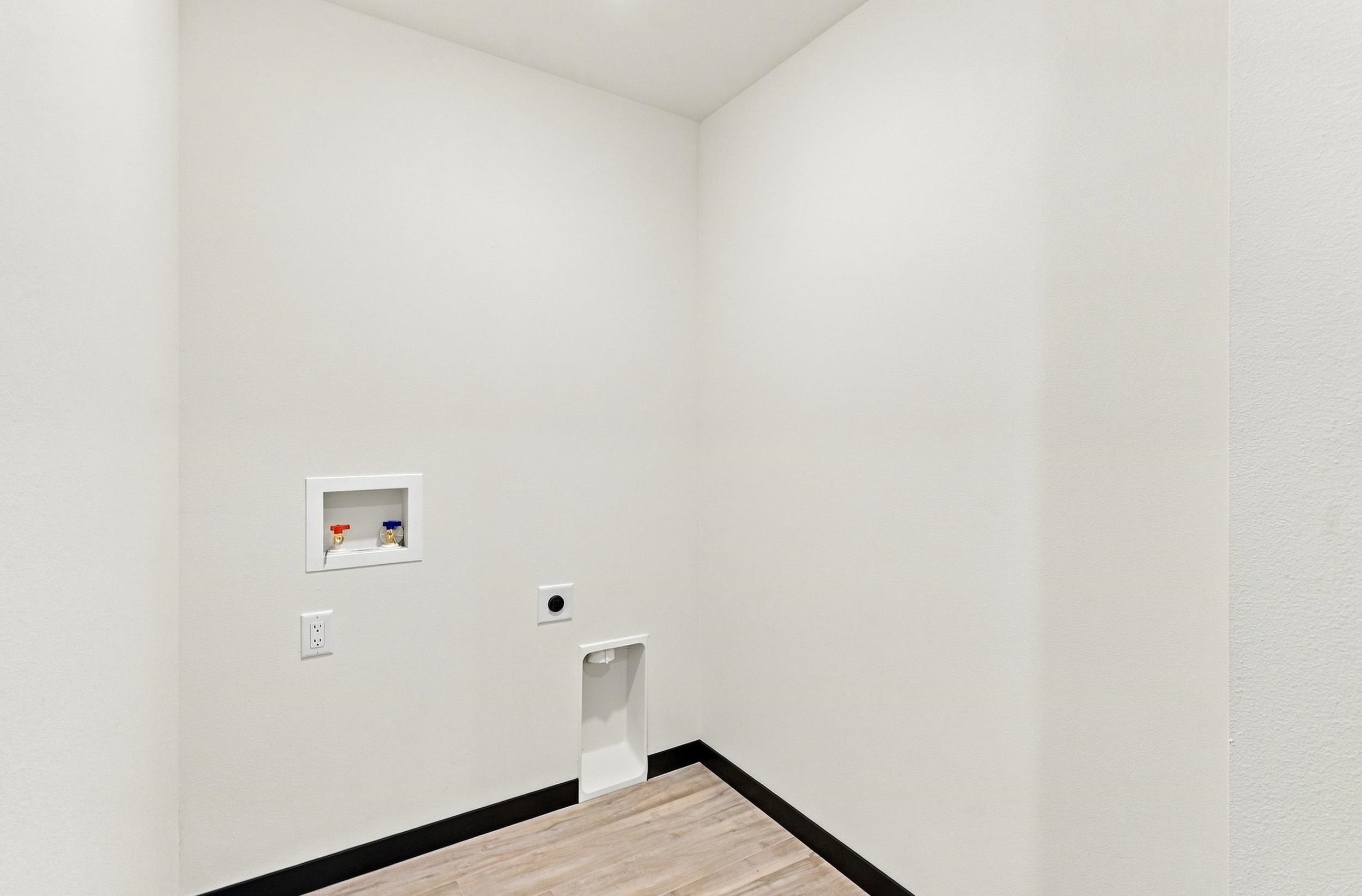 1823 Reserve Street Property Photo 21