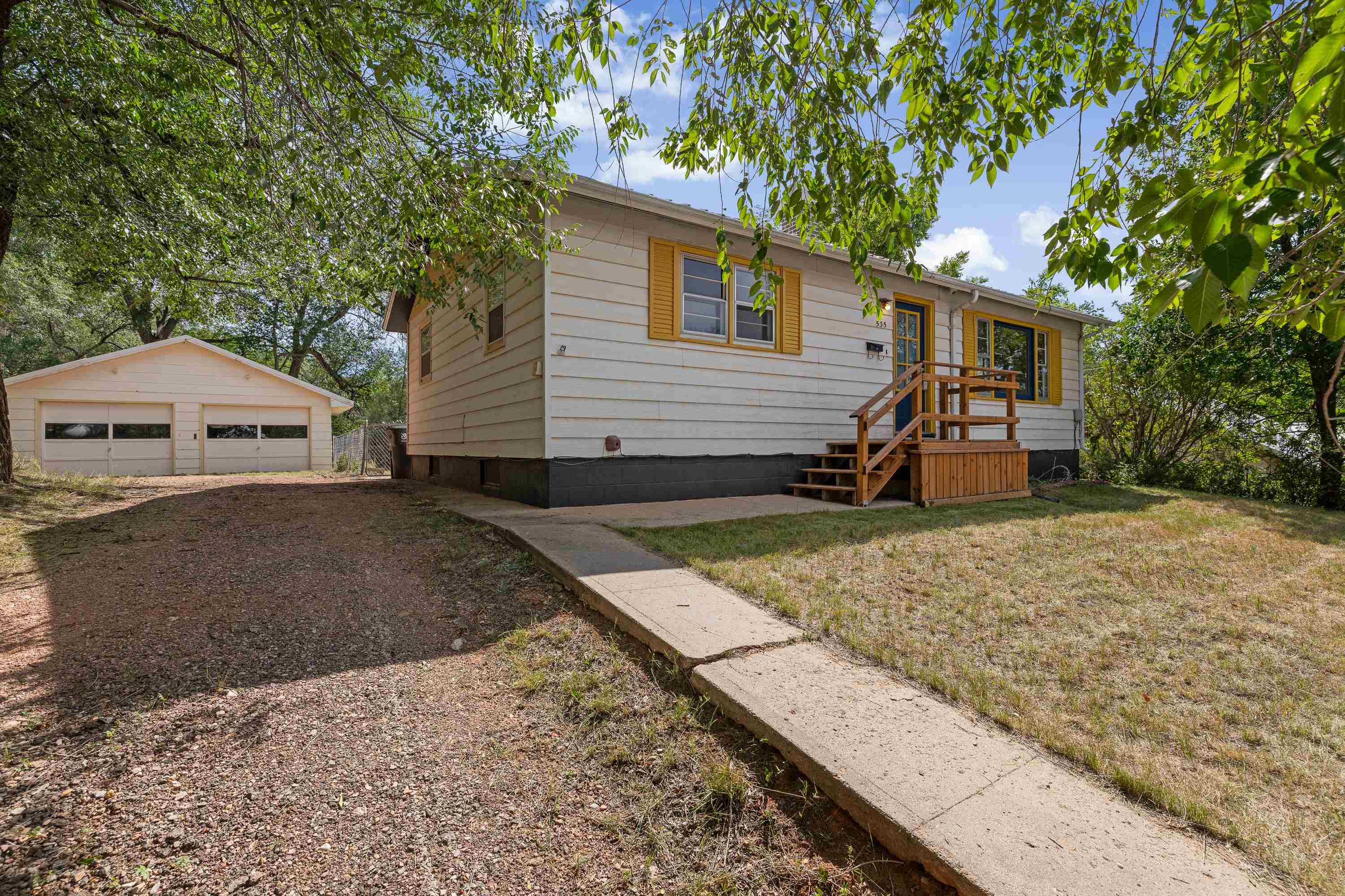 535 Battle Mountain Avenue Property Photo 2