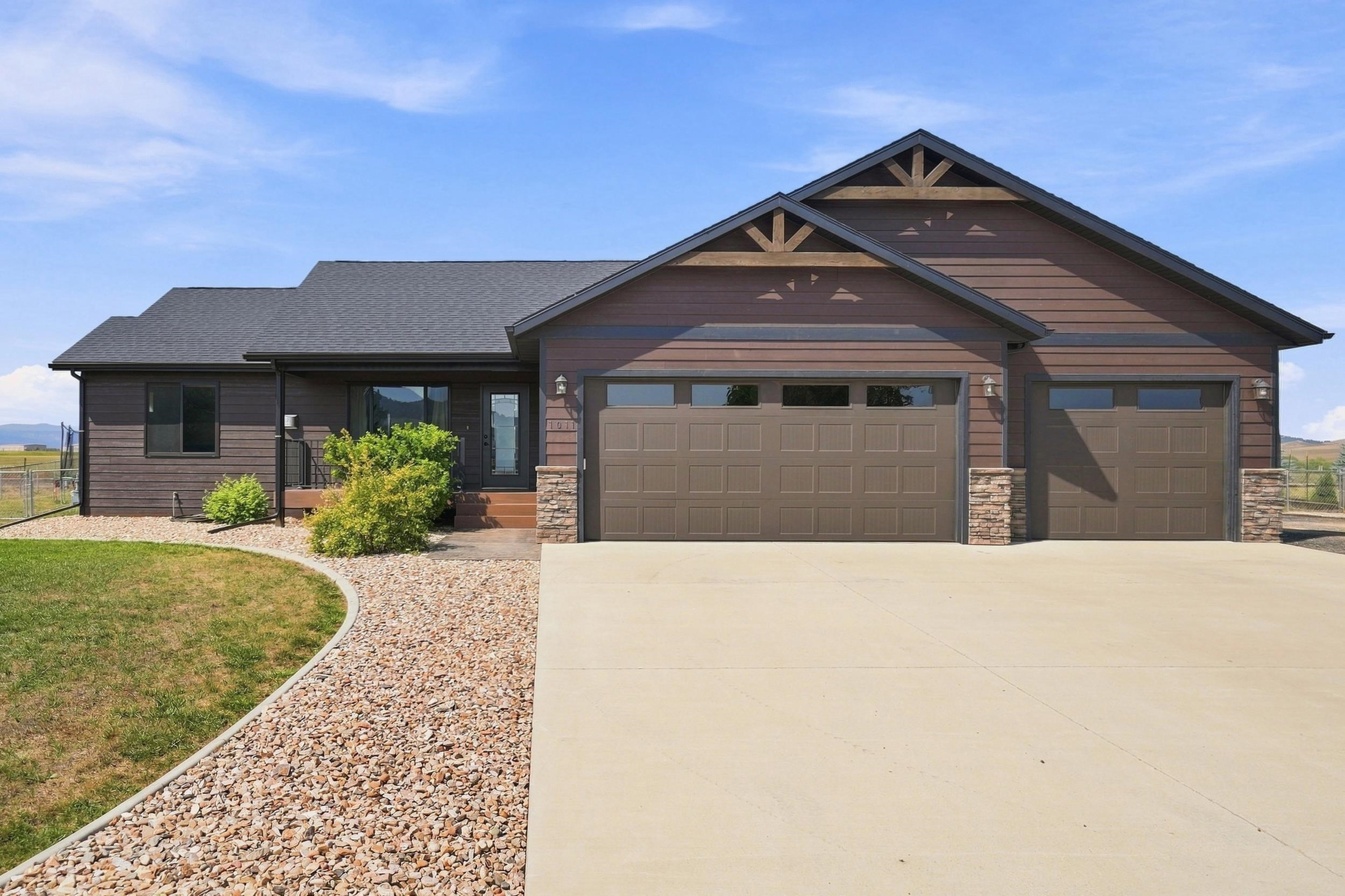 1011 Mac Lane Property Photo 1