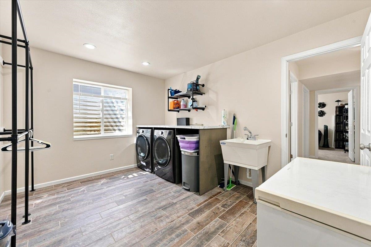 719 Zenith Street Property Photo 20