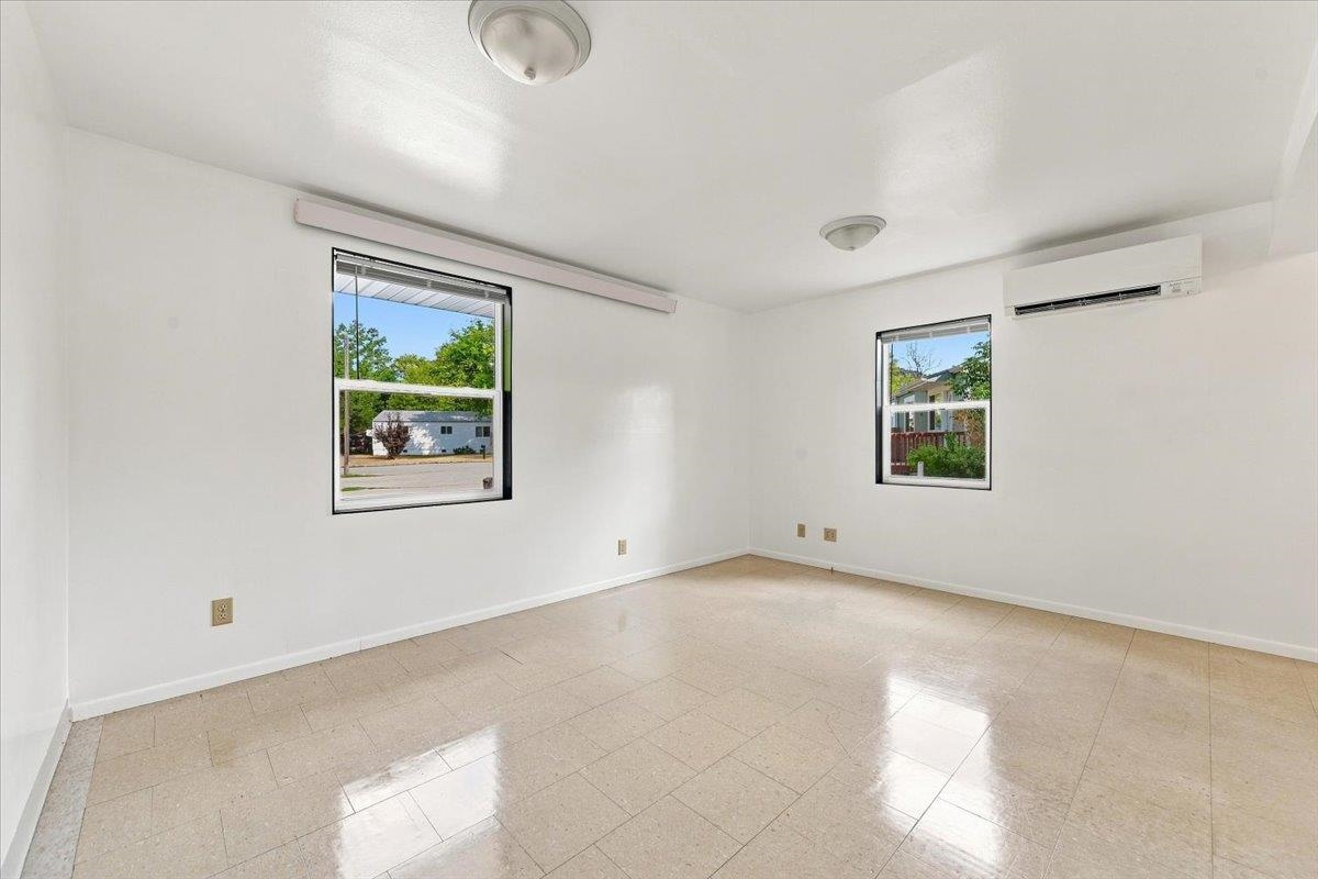 1511 & 1515 Meade Avenue Property Photo 8
