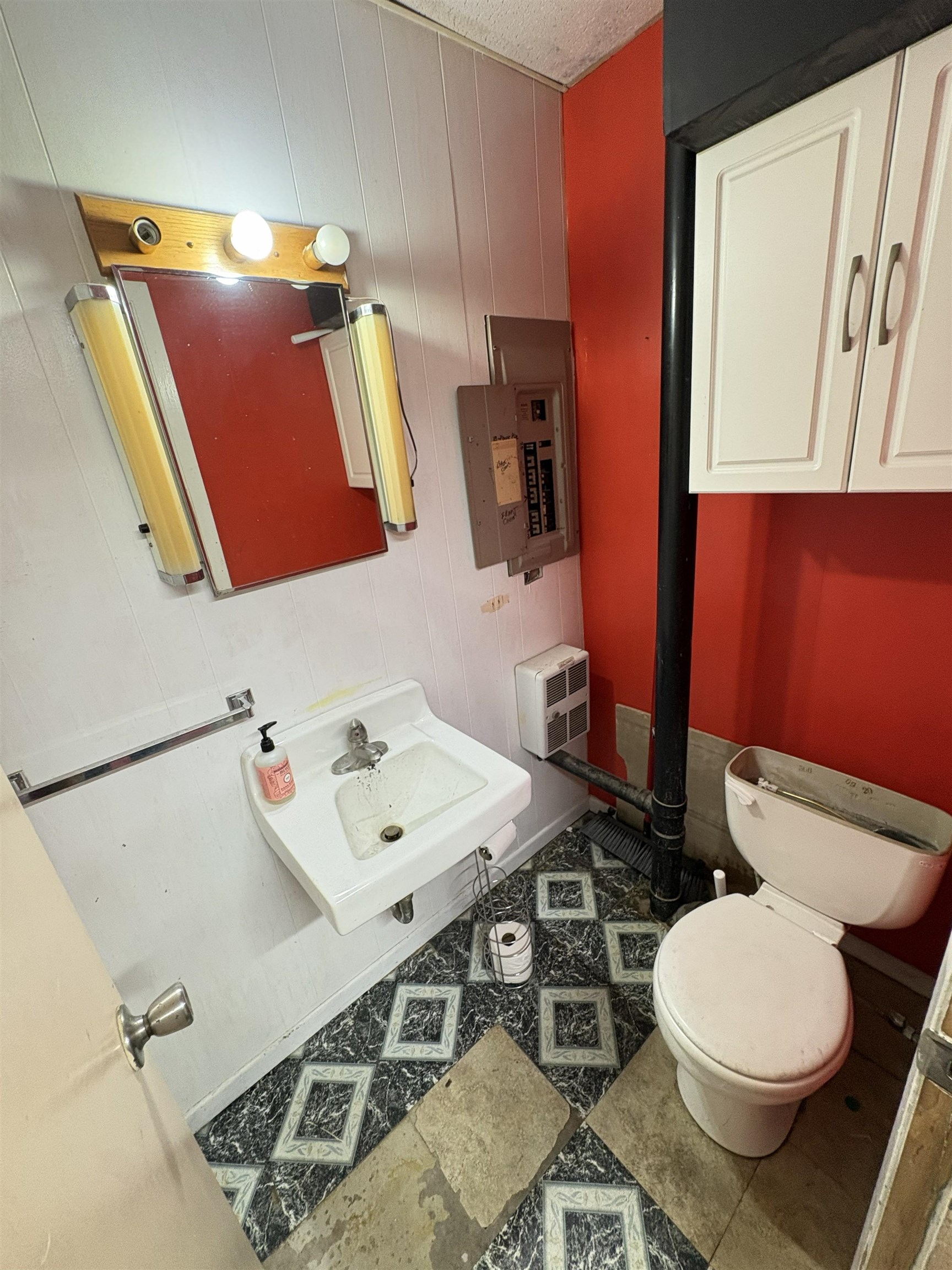 346 W 2nd Street Property Photo 16