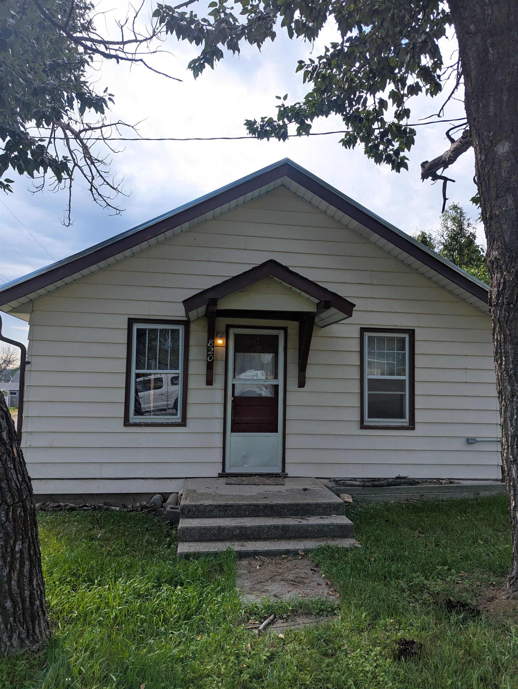 820 Montgomery Street Property Photo 3