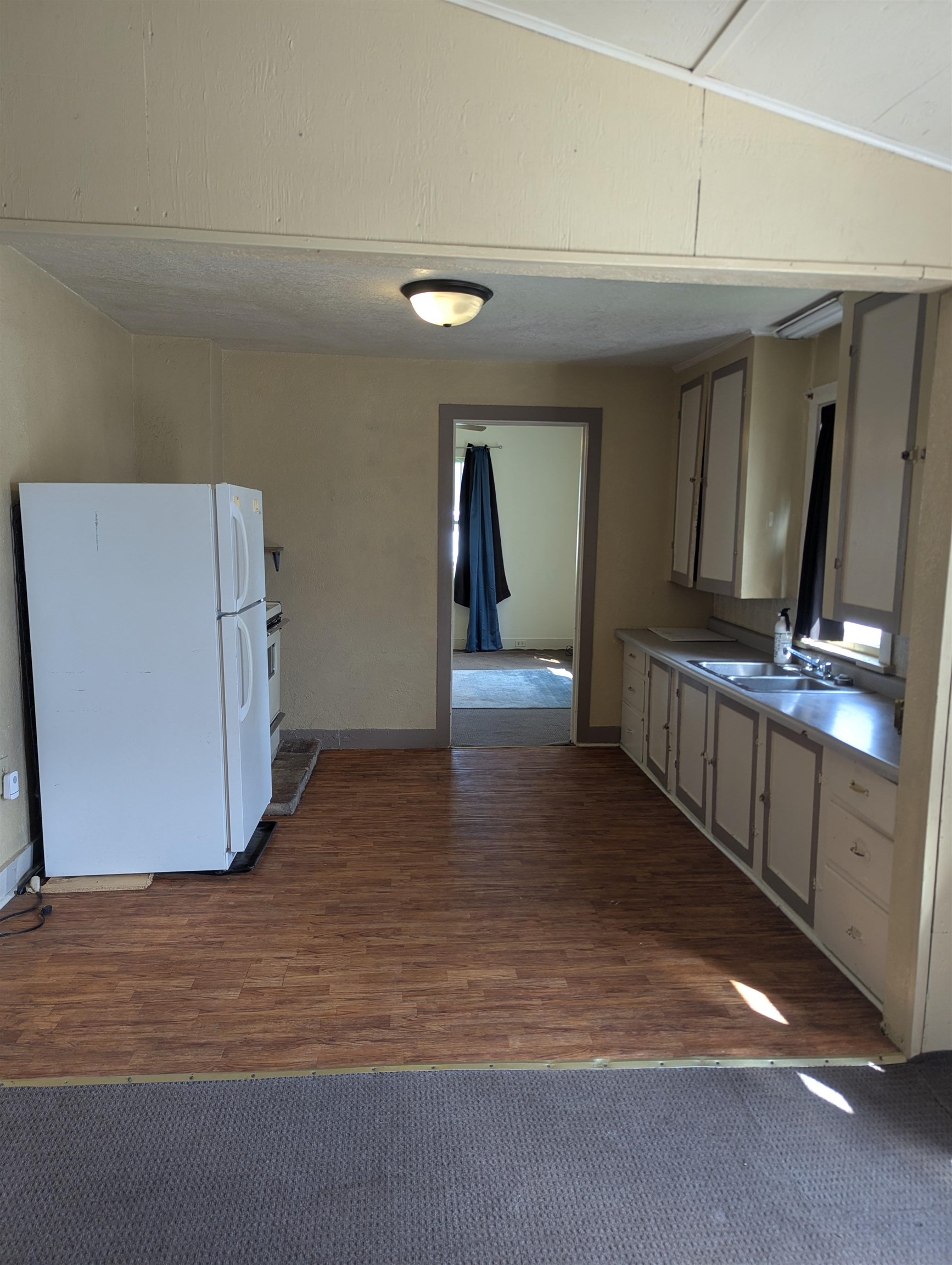 820 Montgomery Street Property Photo 4