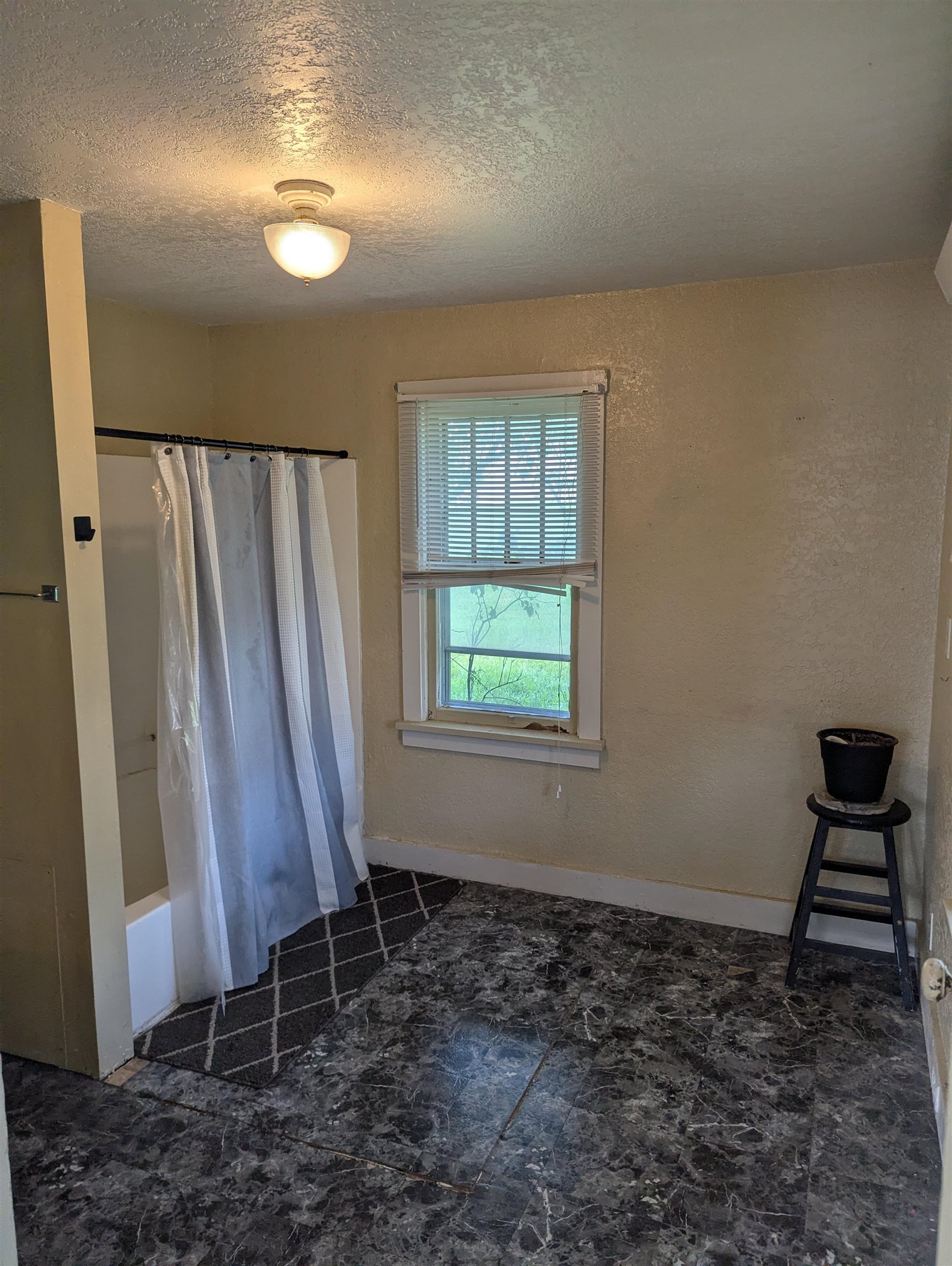 820 Montgomery Street Property Photo 11