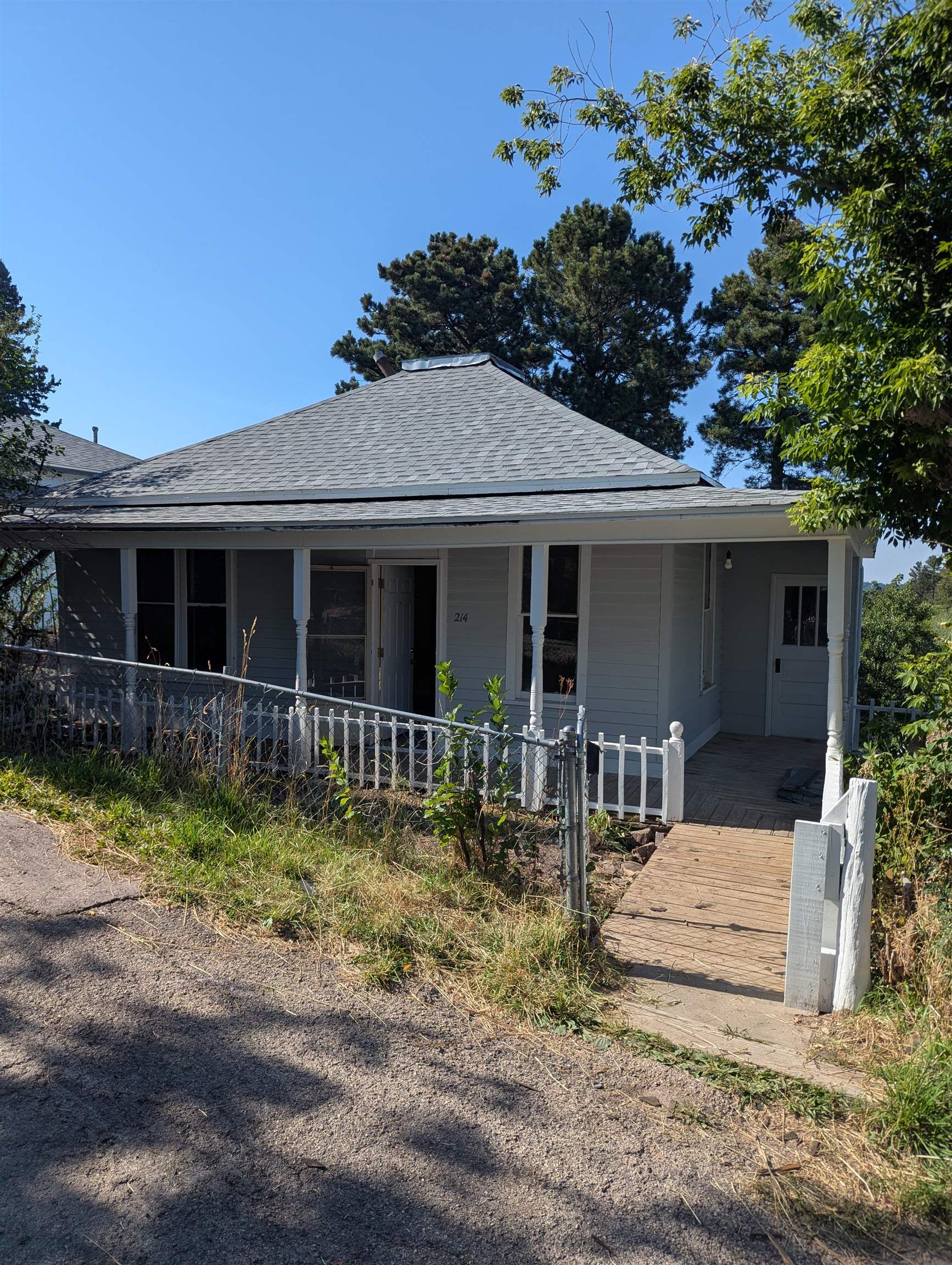 214 Milliken Street Property Photo 1