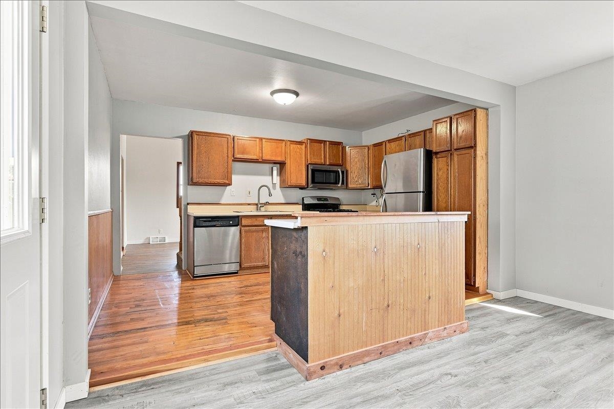 507 Bleeker Street Property Photo 4