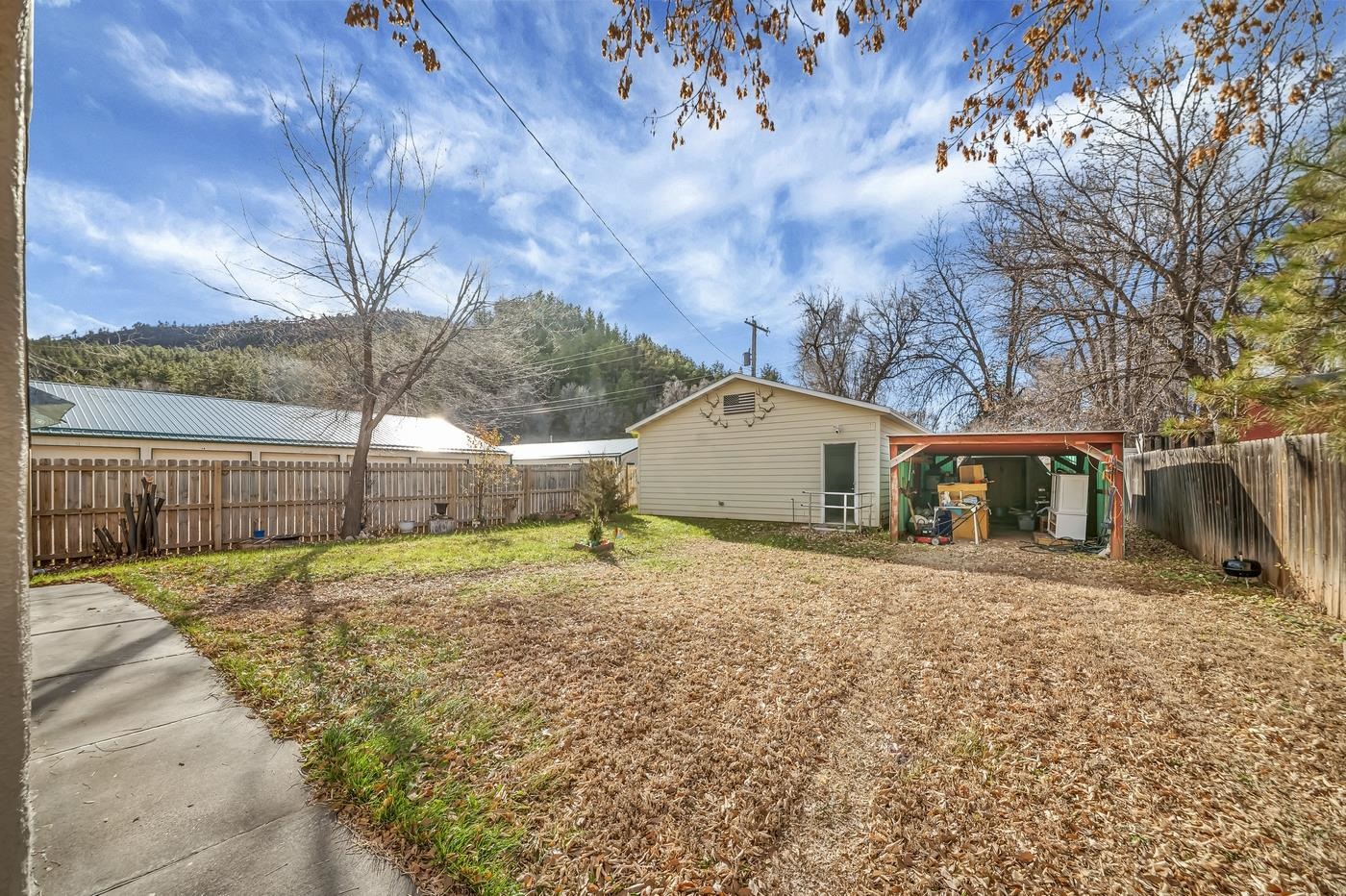 1106 S 6th Street Property Photo 3