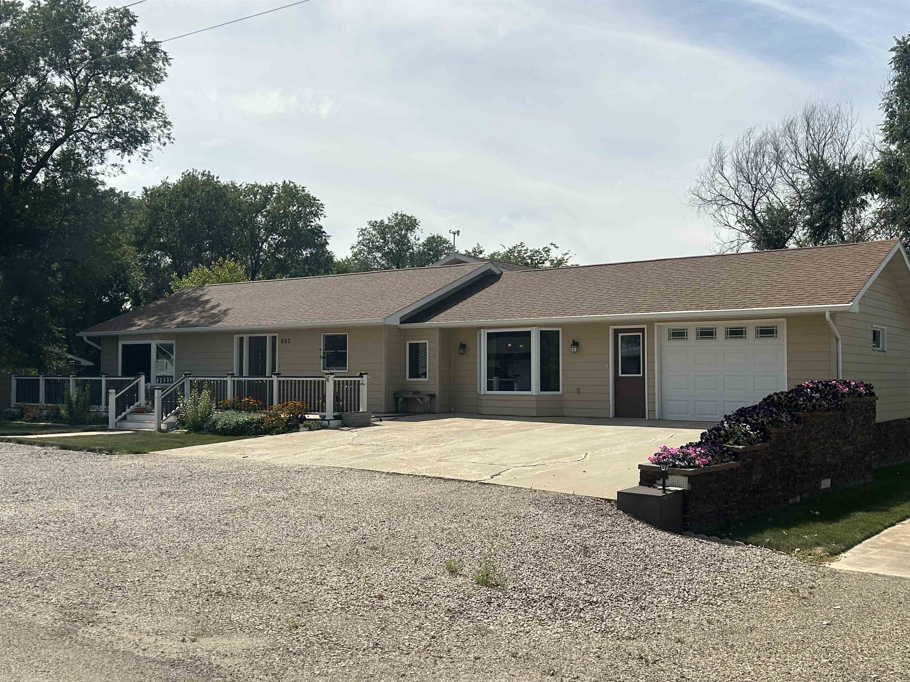 605 1st Avenue Property Photo 1