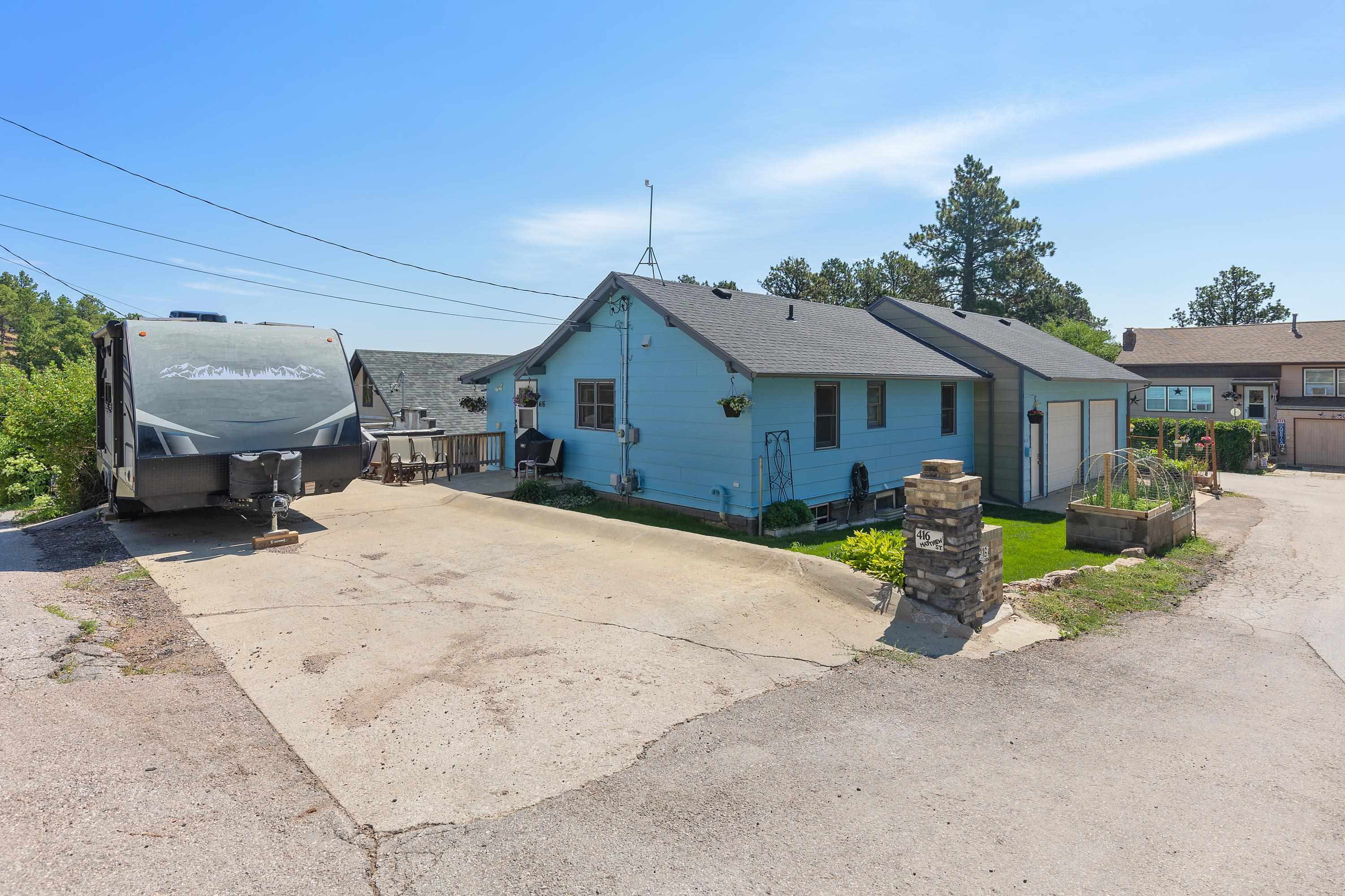 416 Matthew Street Property Photo 2