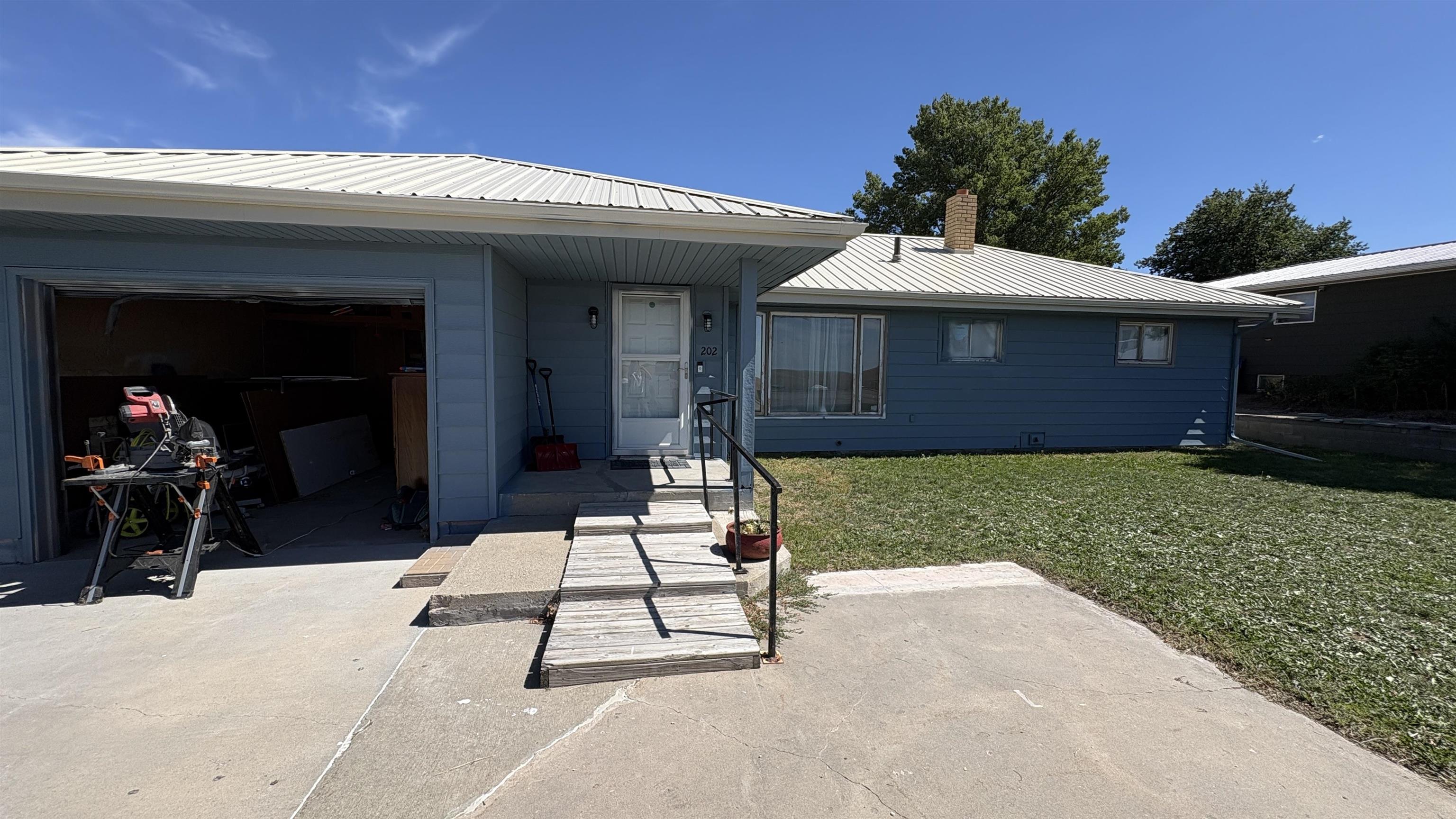 202 S 1st Avenue Property Photo 1