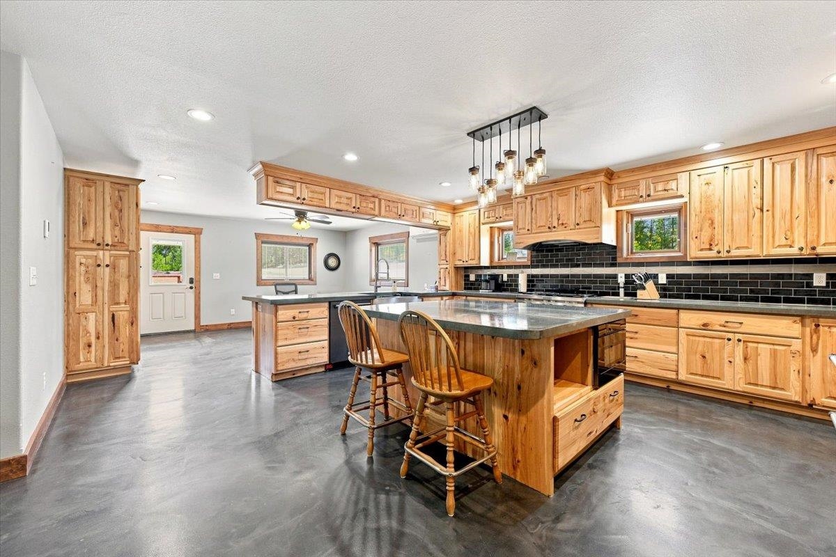 12592 Sandstone Road Property Photo 3