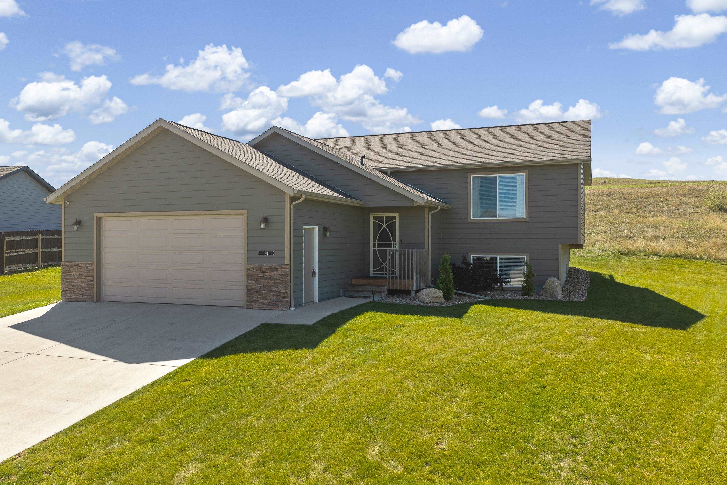 101 Giants Drive Property Photo 1