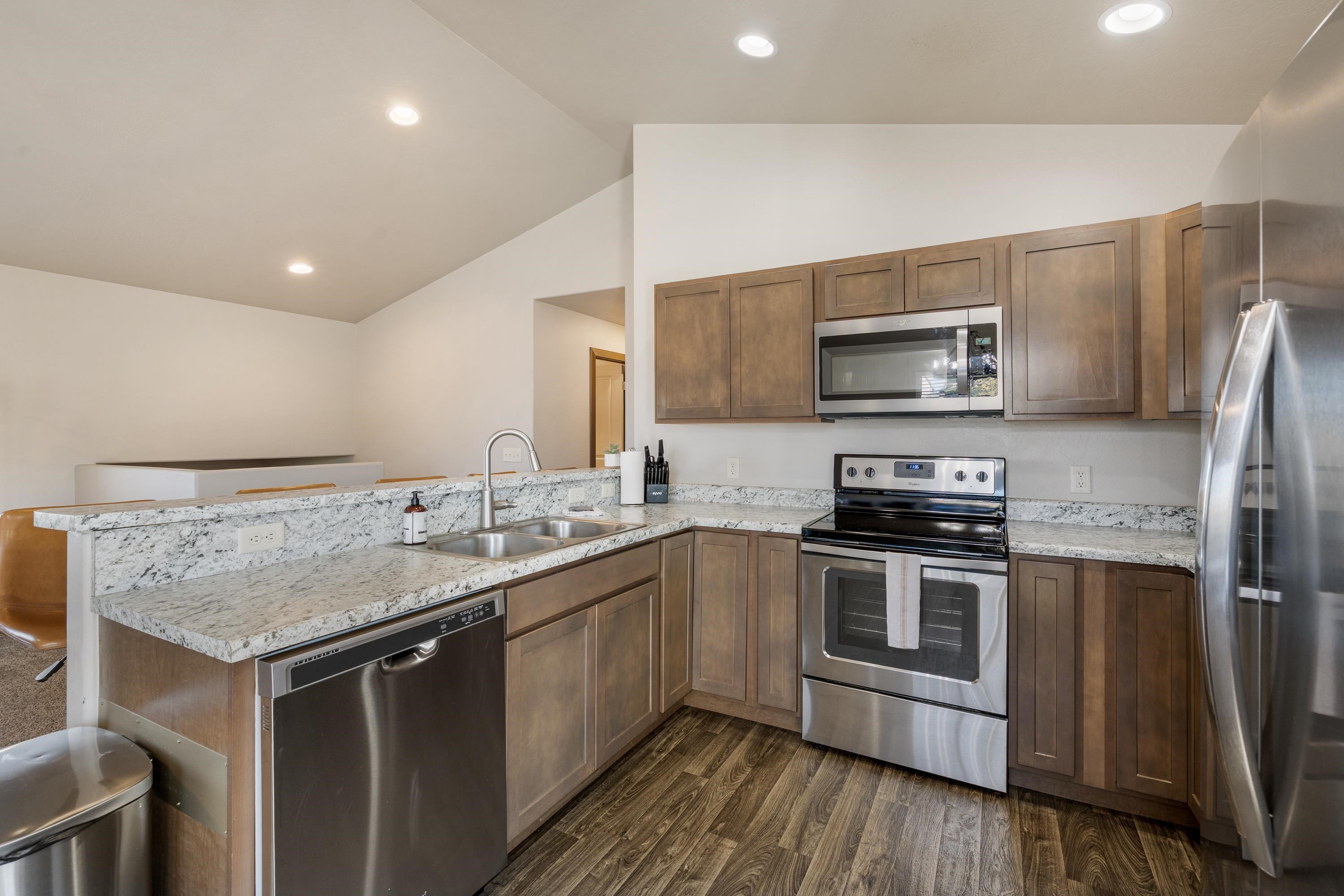 101 Giants Drive Property Photo 8