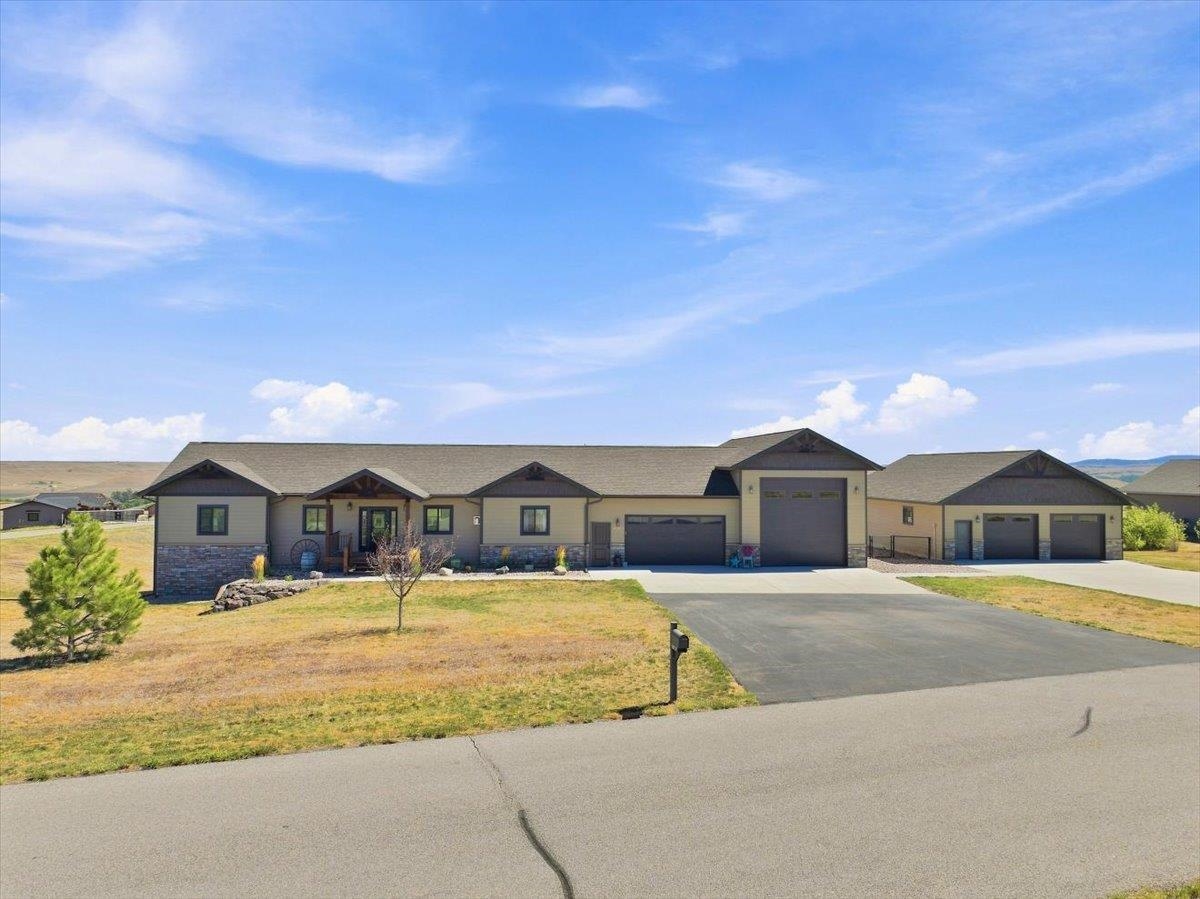 19242 Iron Horse Court Property Photo 1