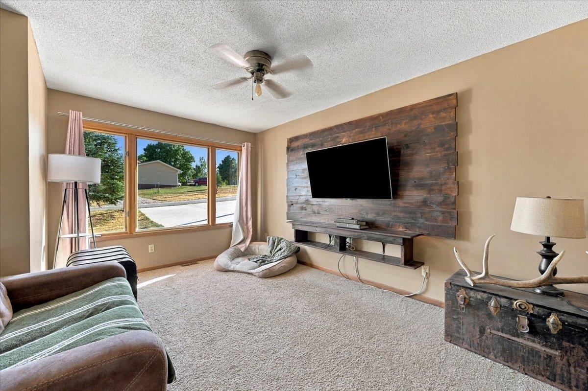 2313 Blue Bell Drive Property Photo 3