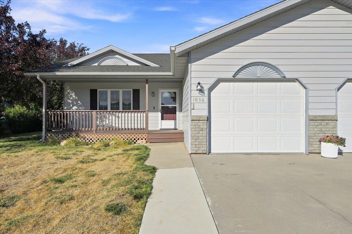1836 Iron Horse Loop Property Photo 3