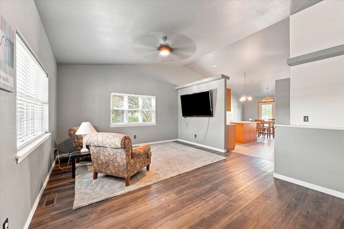 1836 Iron Horse Loop Property Photo 4