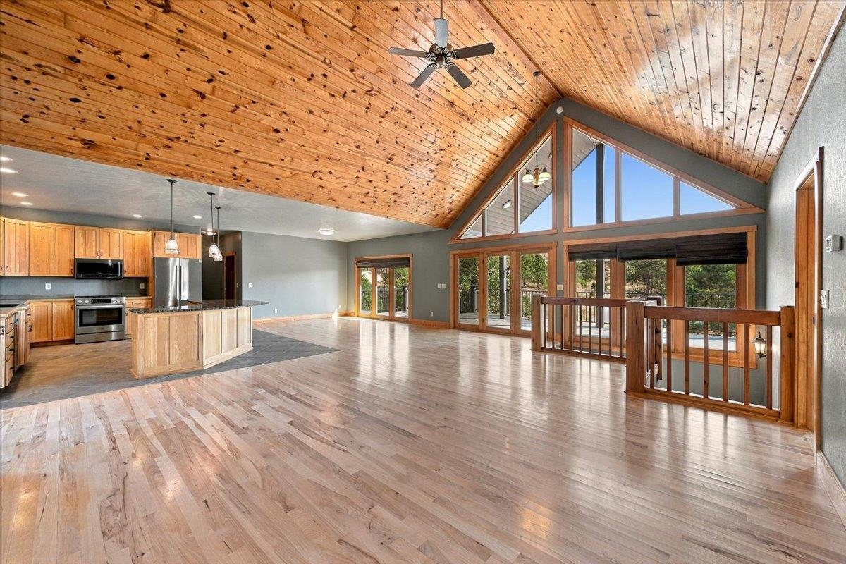 15353 Canyon Trl Property Photo 10