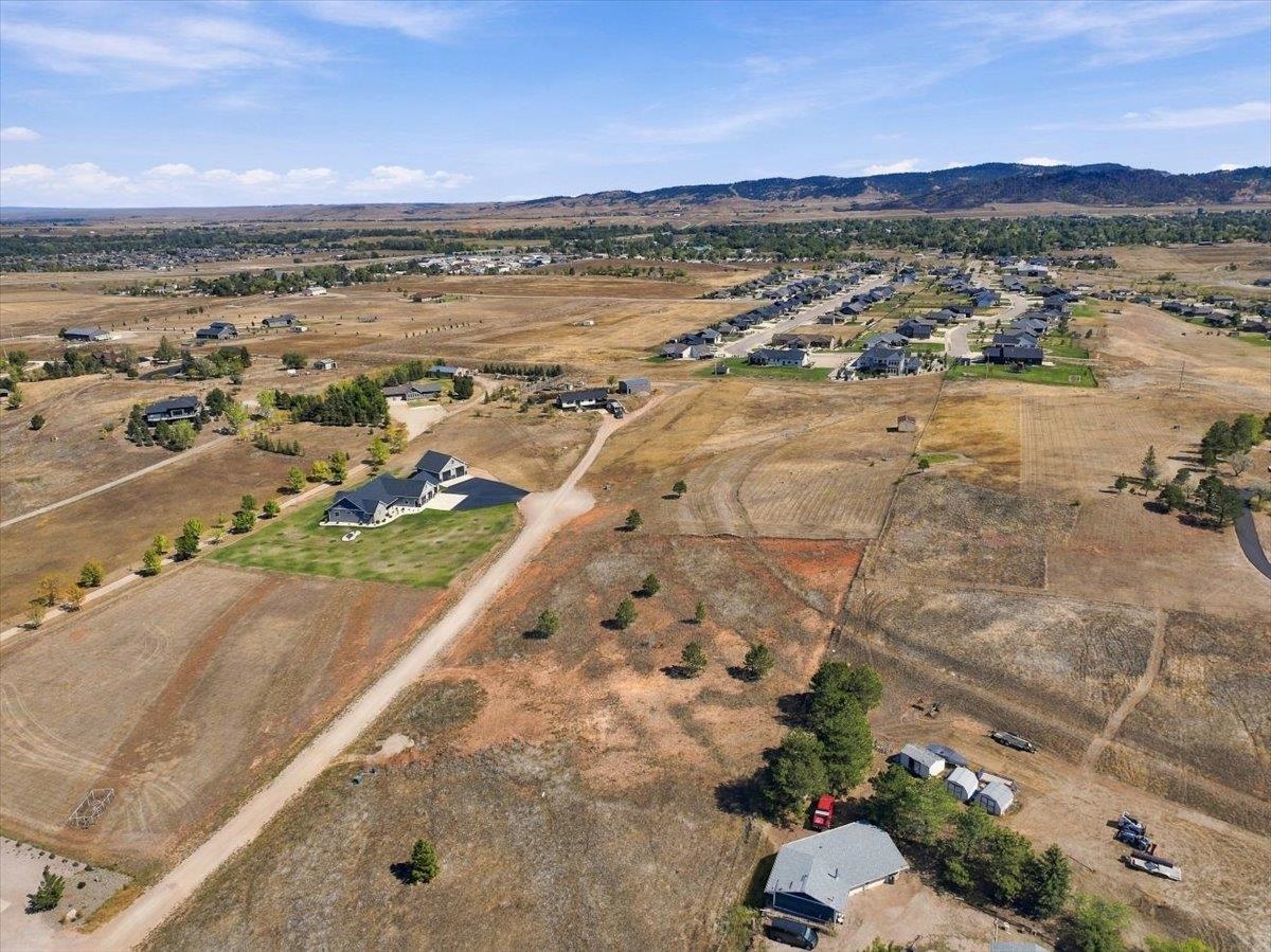 2667 Carmelo Court Property Photo 8