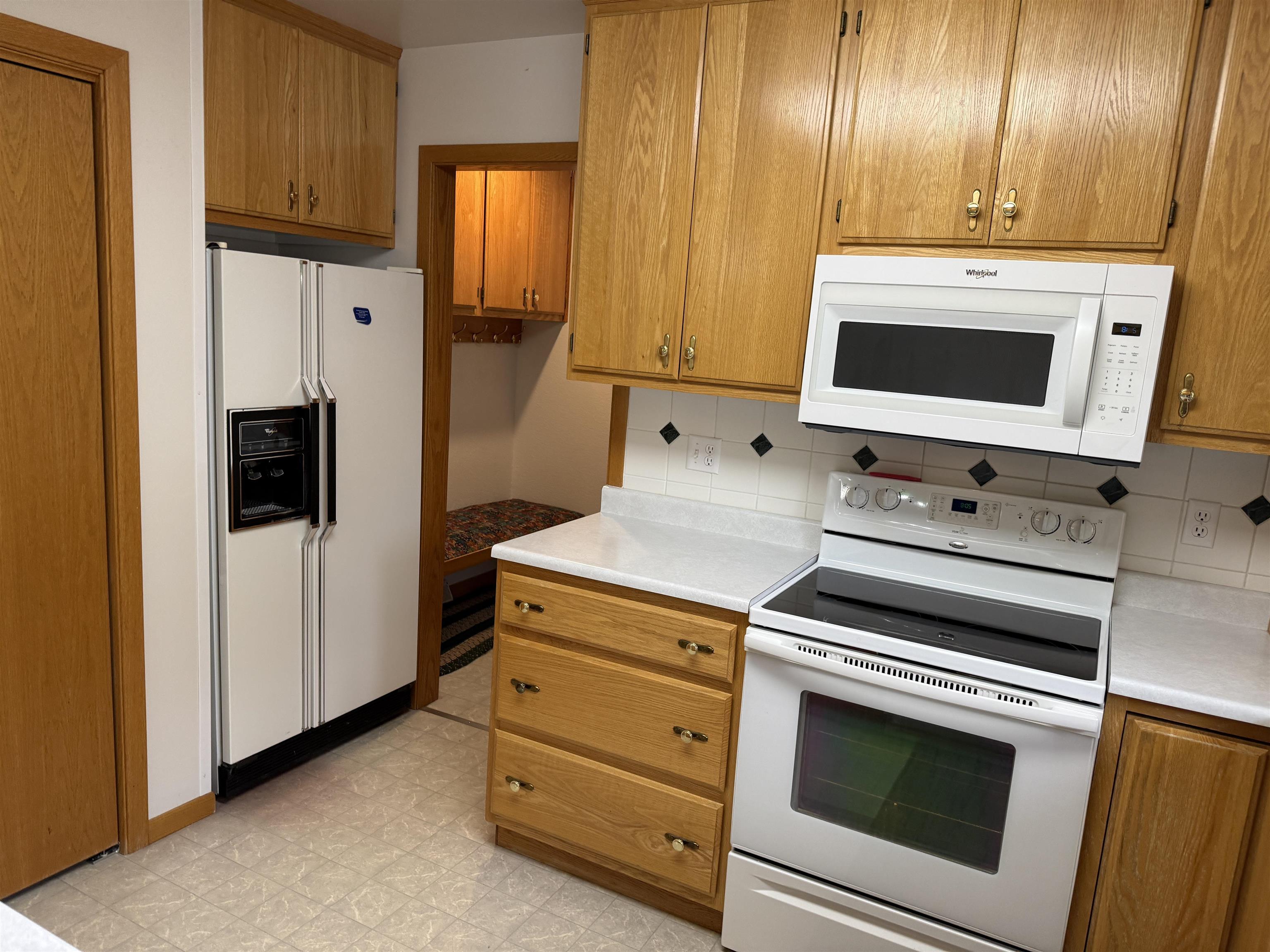 308 E Thompson Property Photo 5