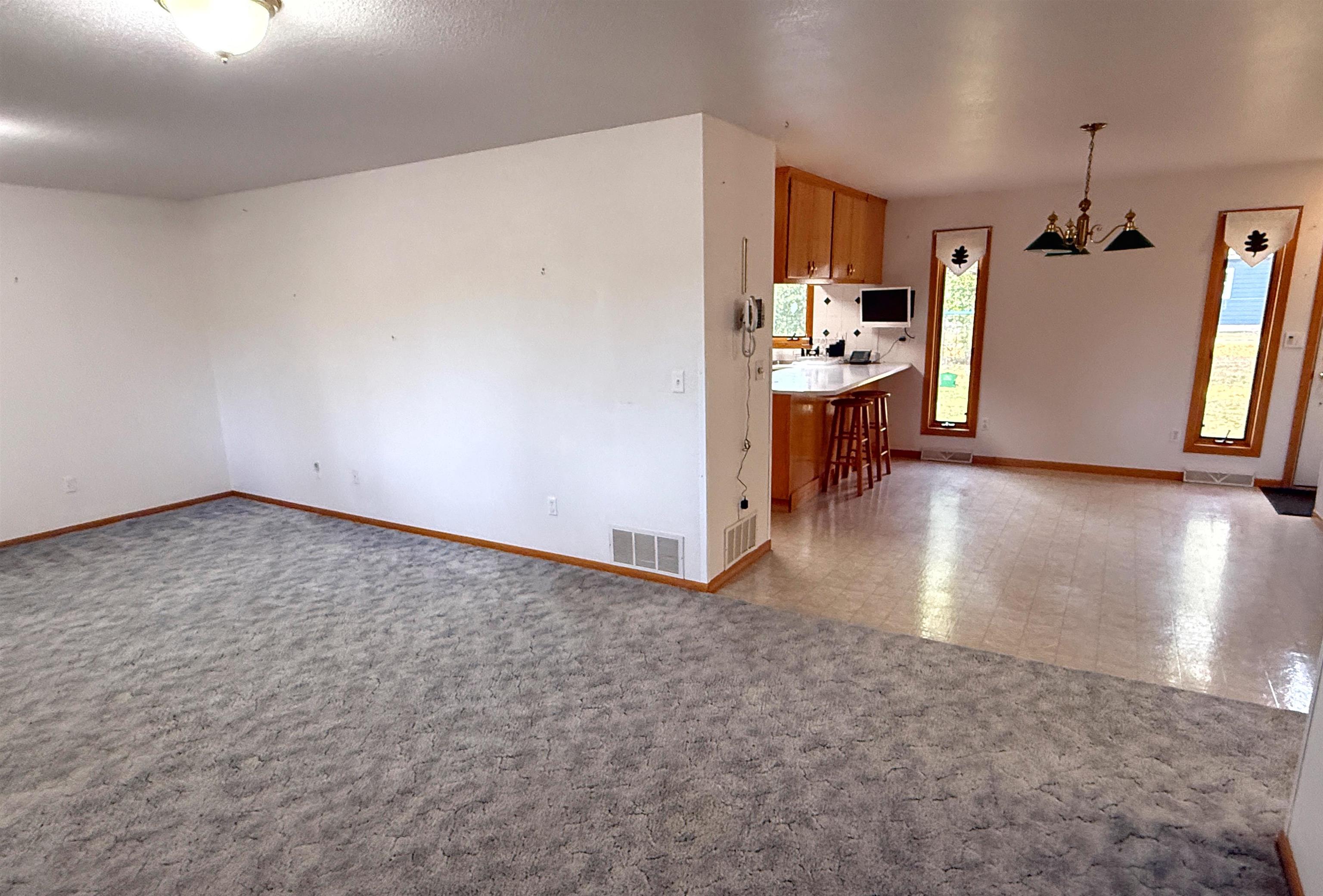 308 E Thompson Property Photo 8