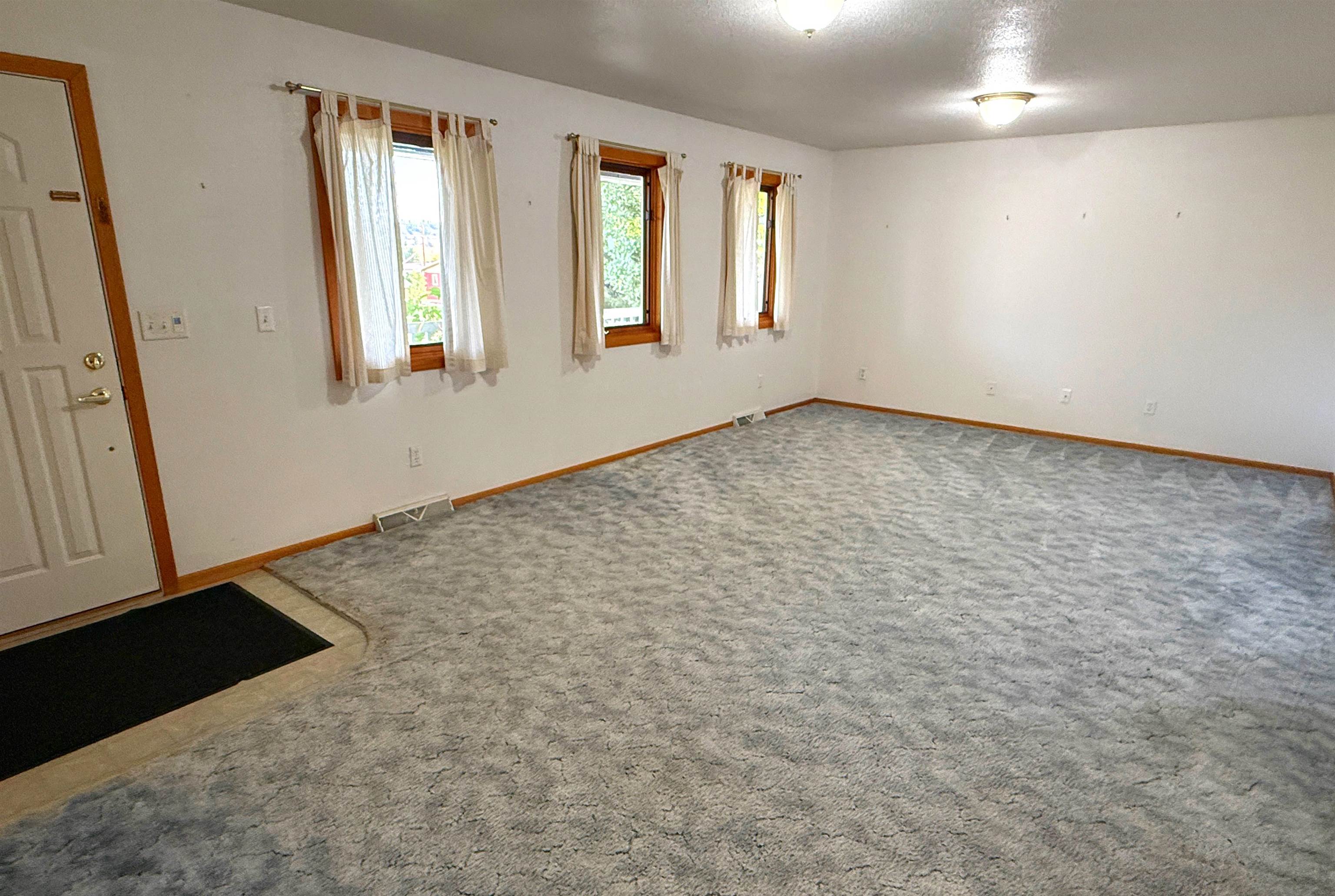 308 E Thompson Property Photo 9