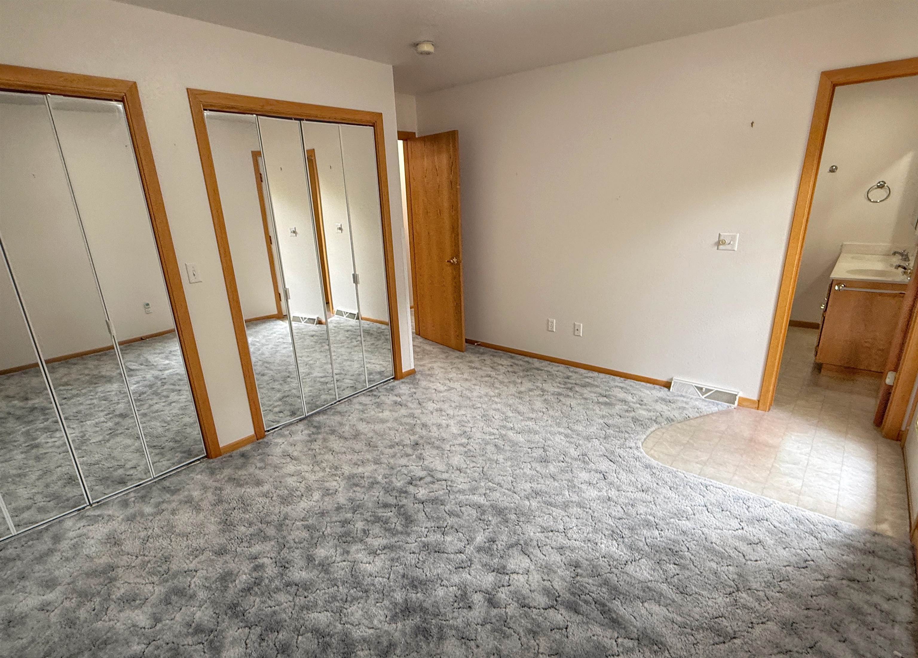308 E Thompson Property Photo 11
