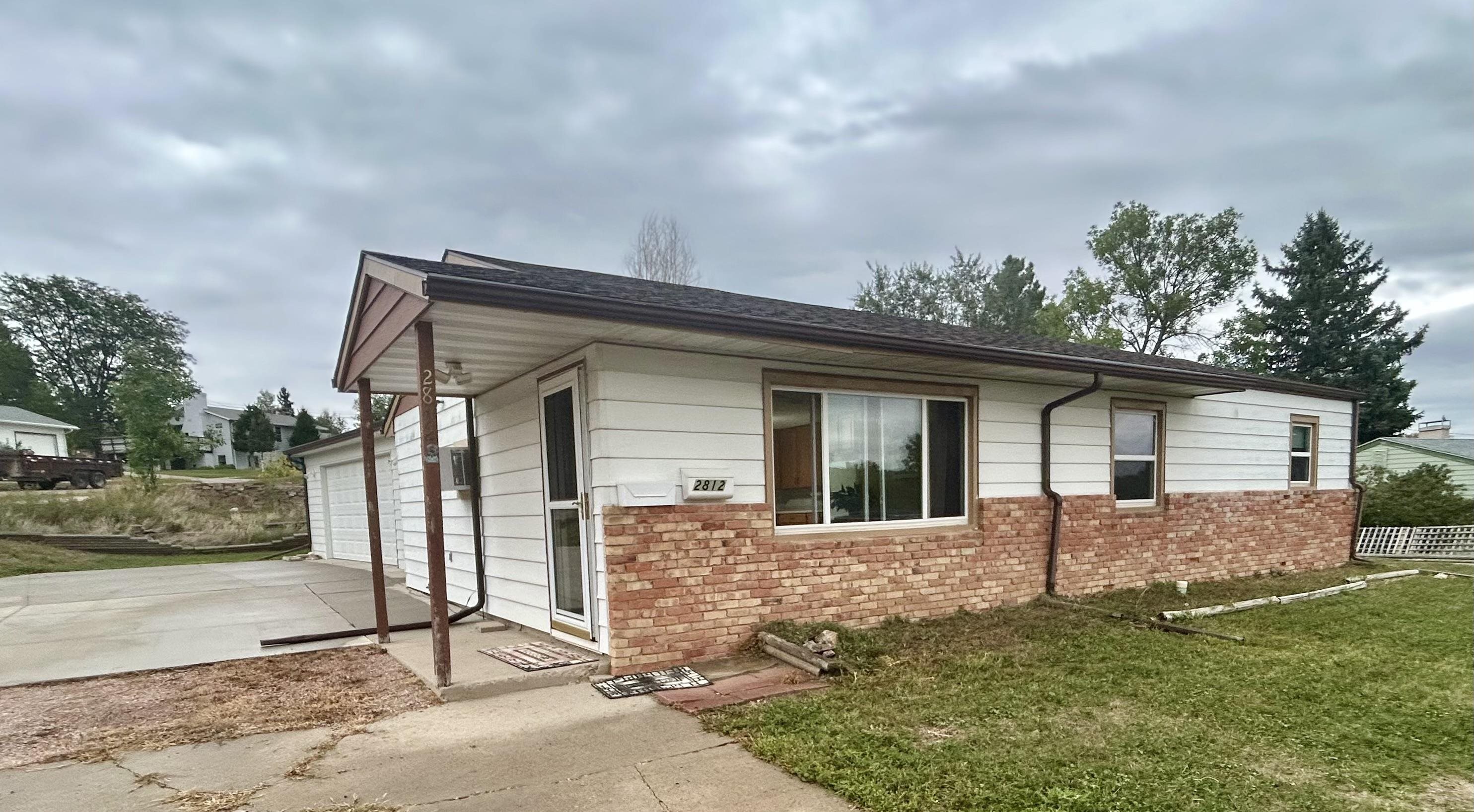 2812 Oak Property Photo 1