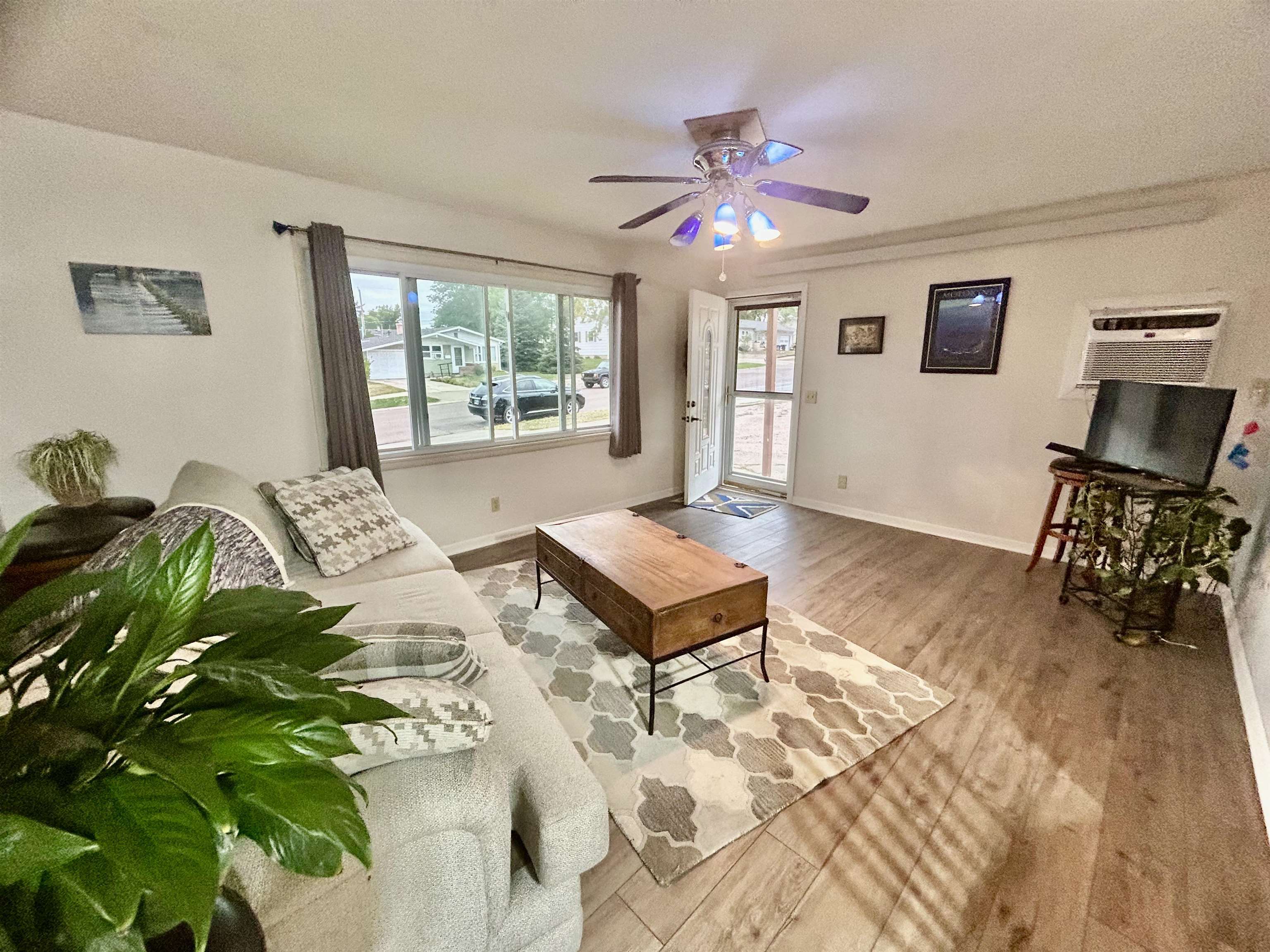2812 Oak Property Photo 4