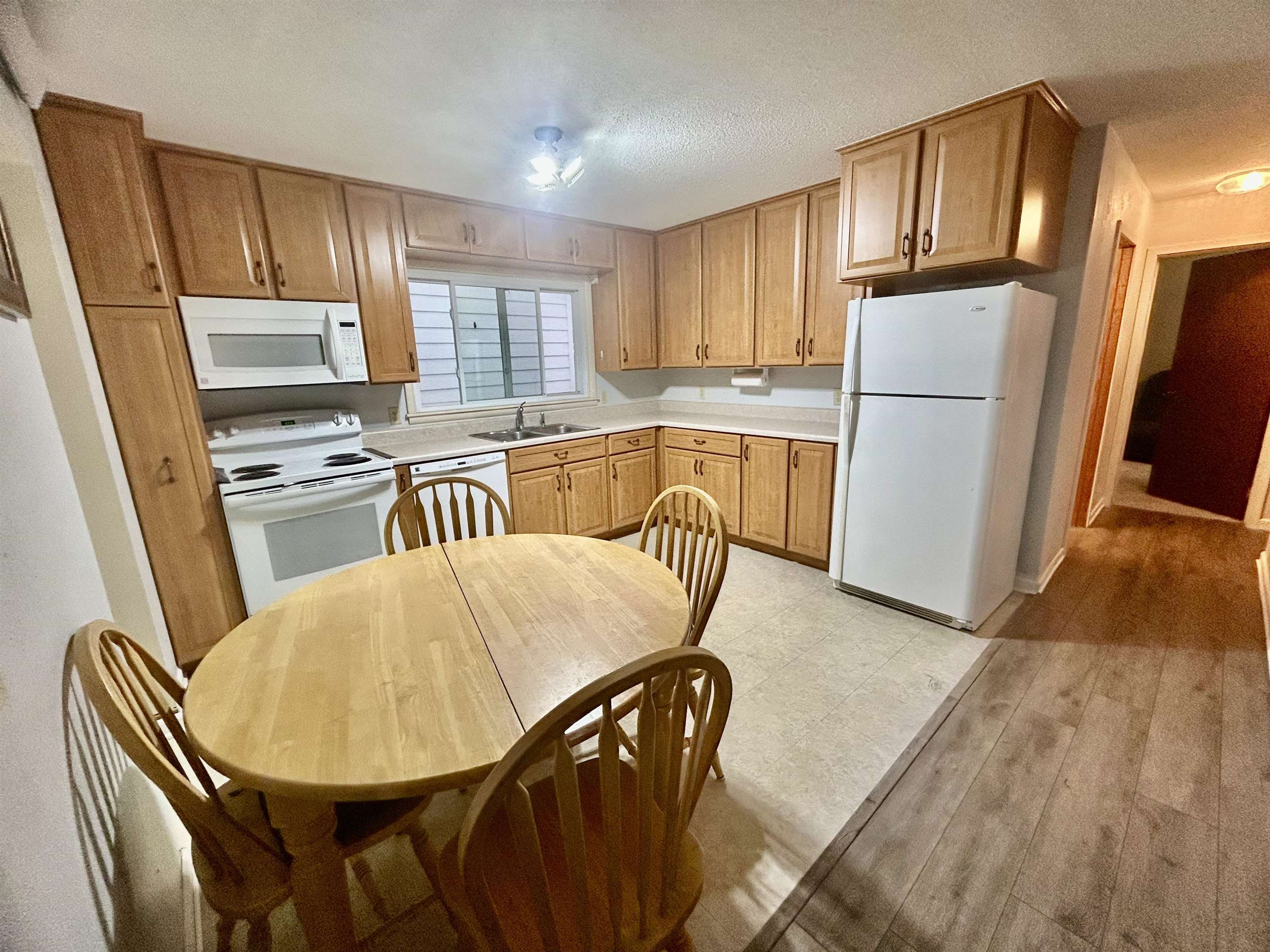 2812 Oak Property Photo 5