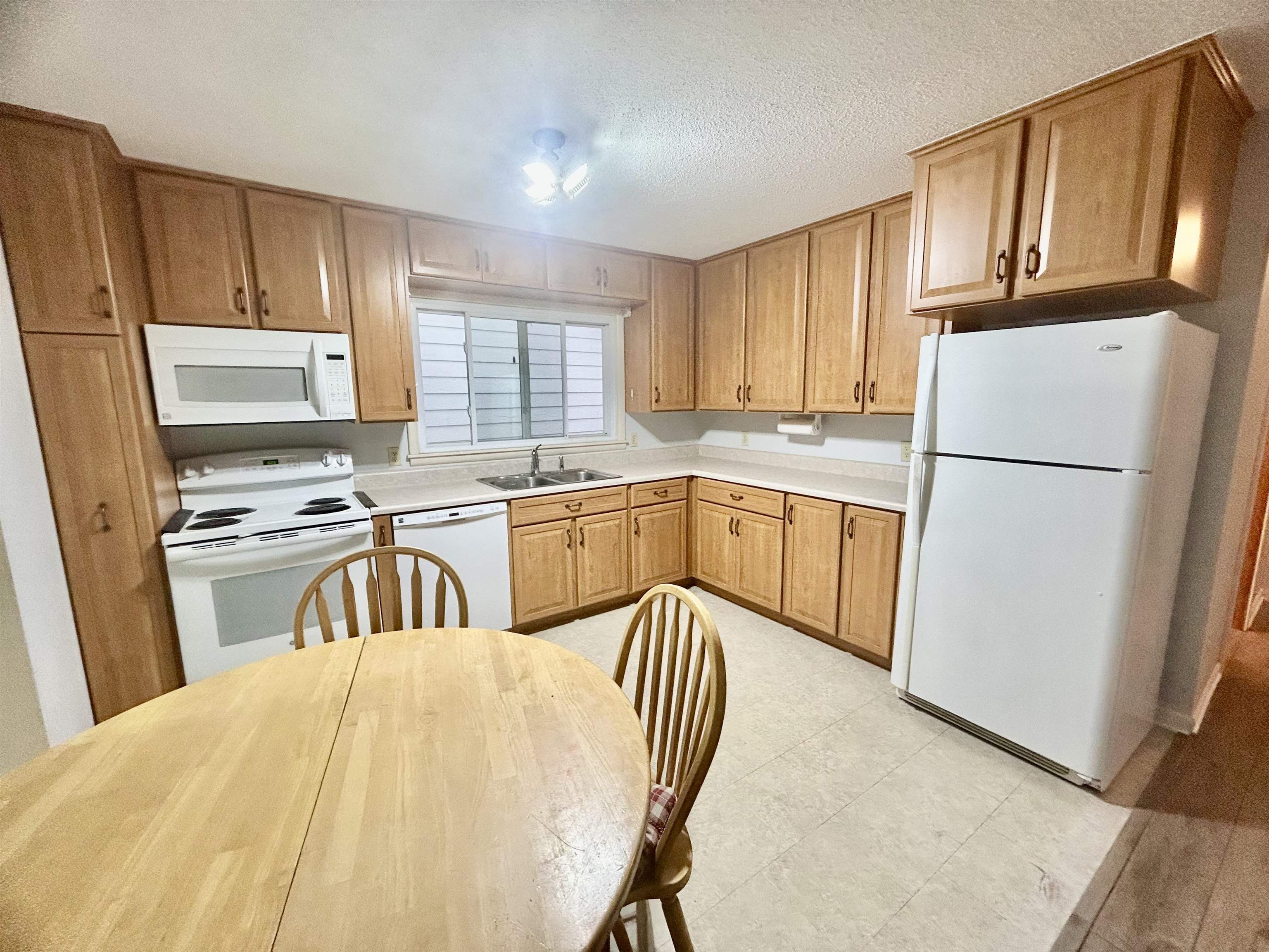 2812 Oak Property Photo 6