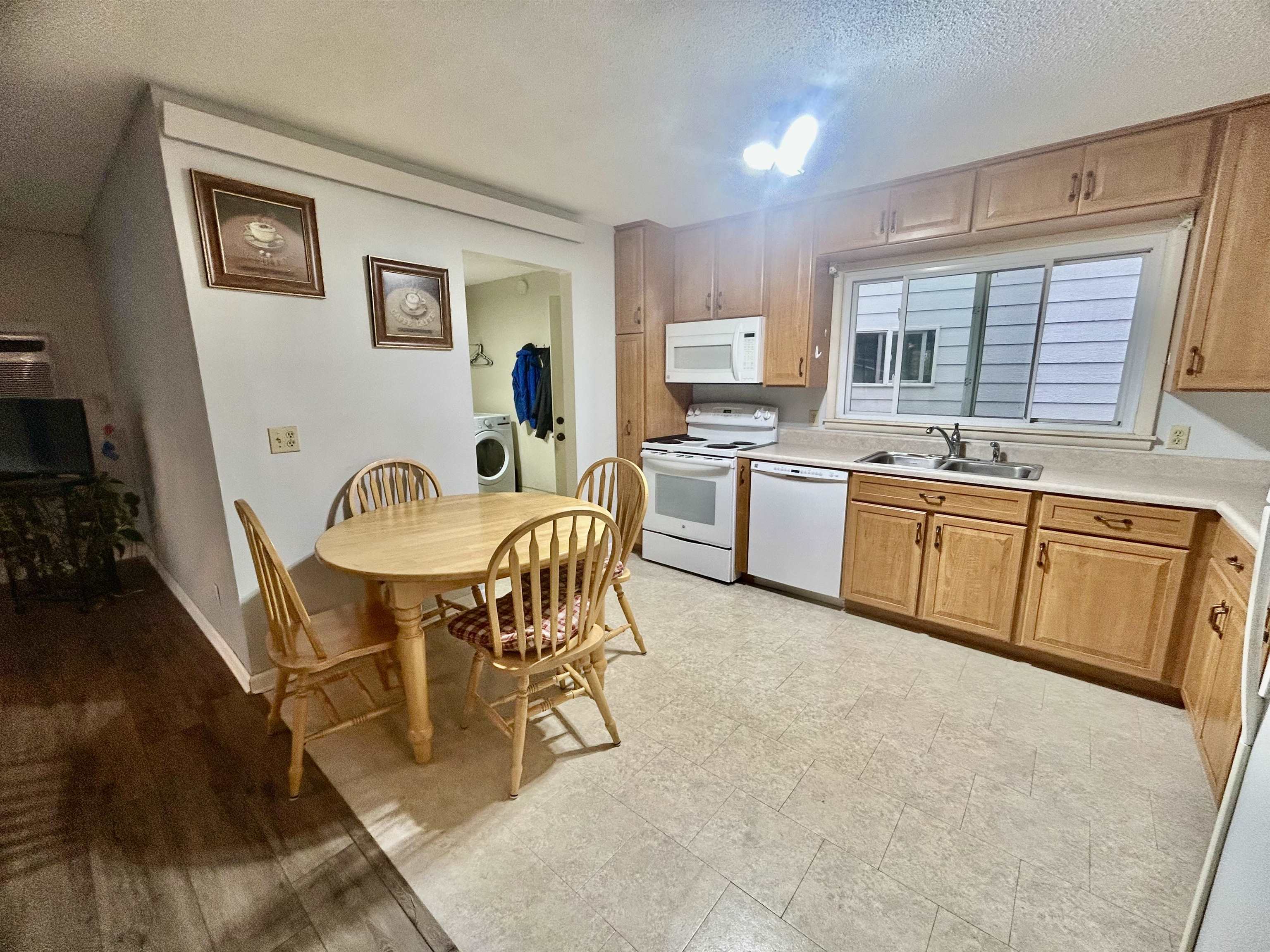 2812 Oak Property Photo 7