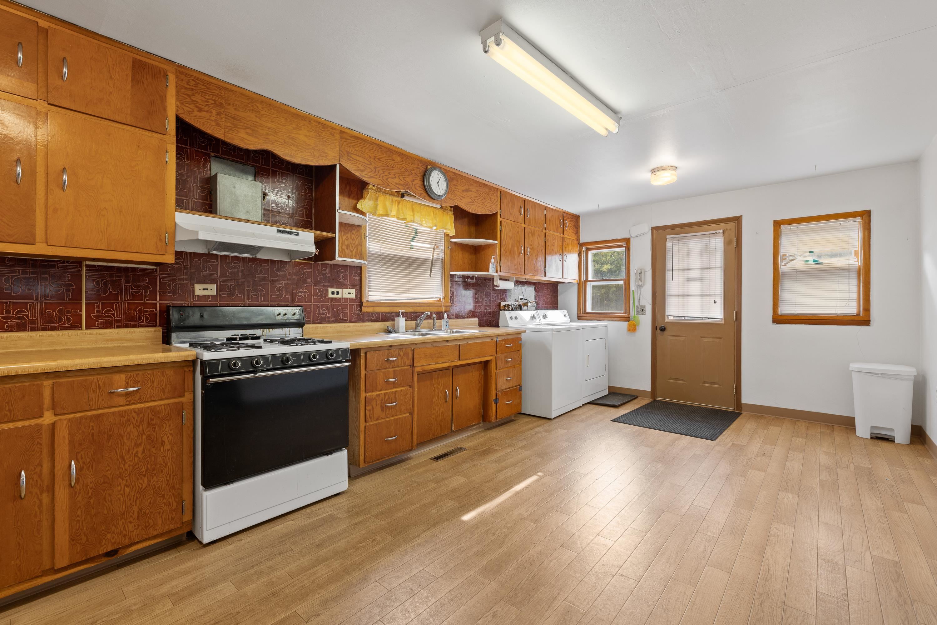 1423 Evans Street Property Photo 4